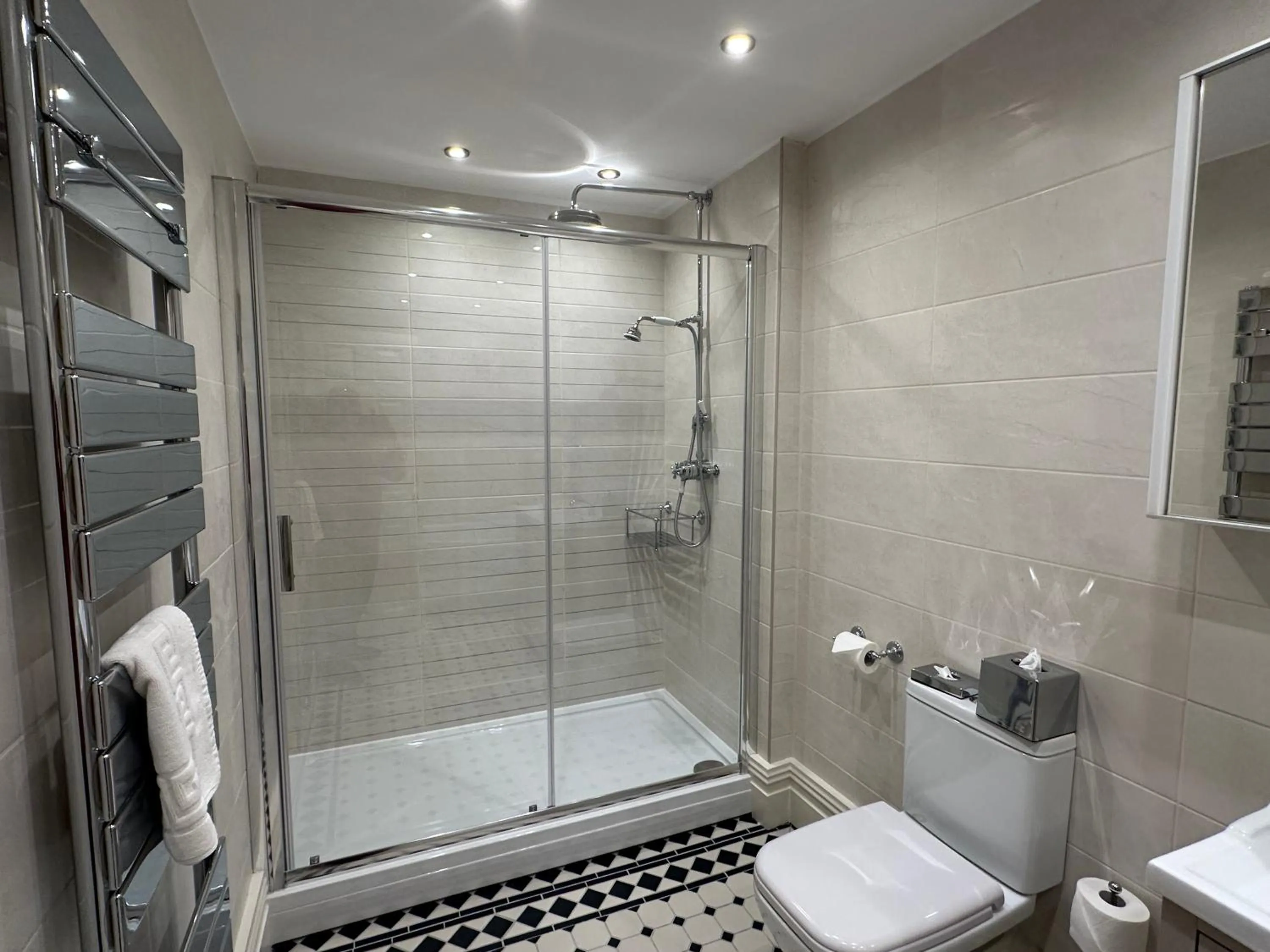 Shower in Chester House Guest House