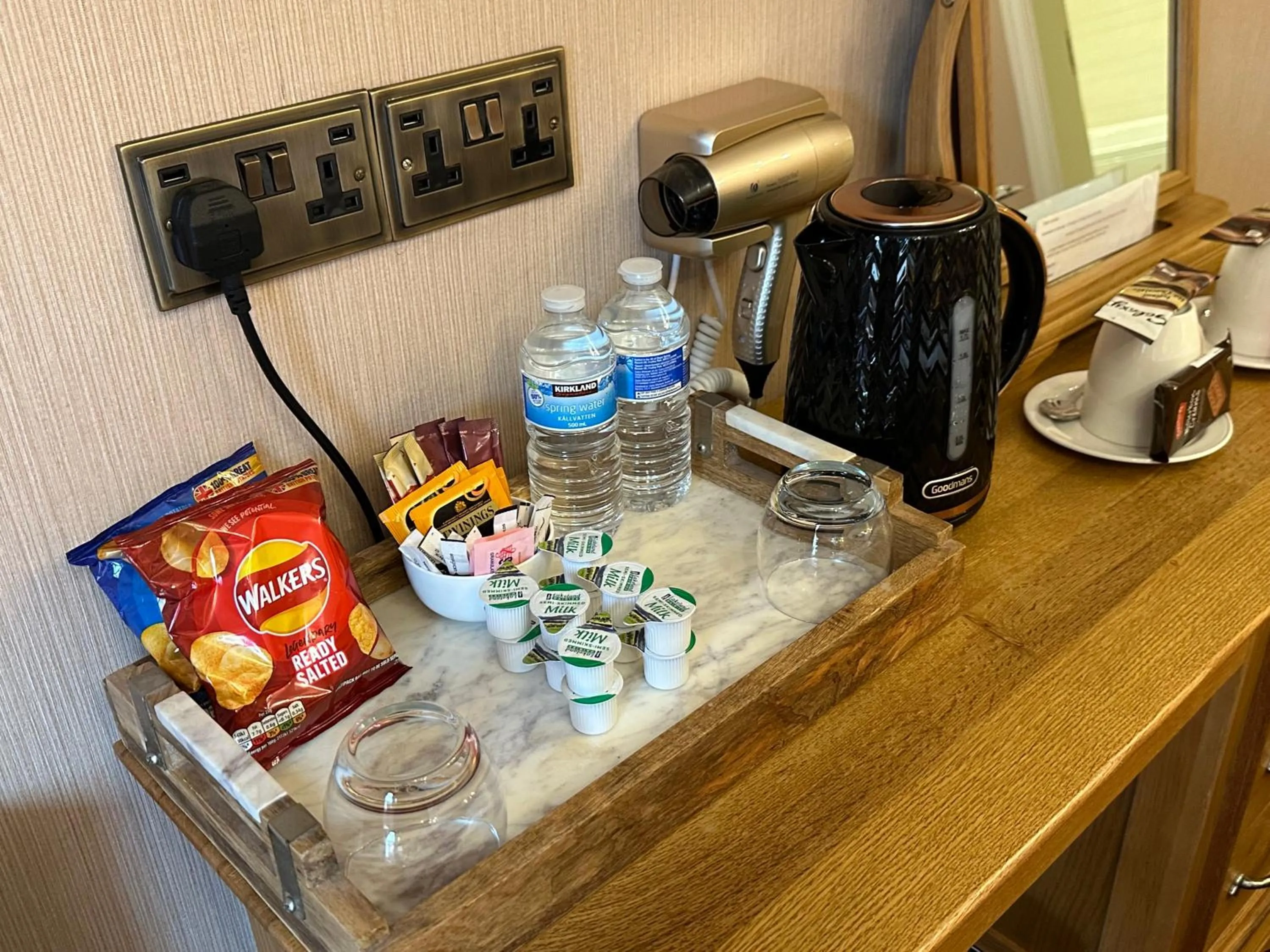 Coffee/tea facilities in Chester House Guest House