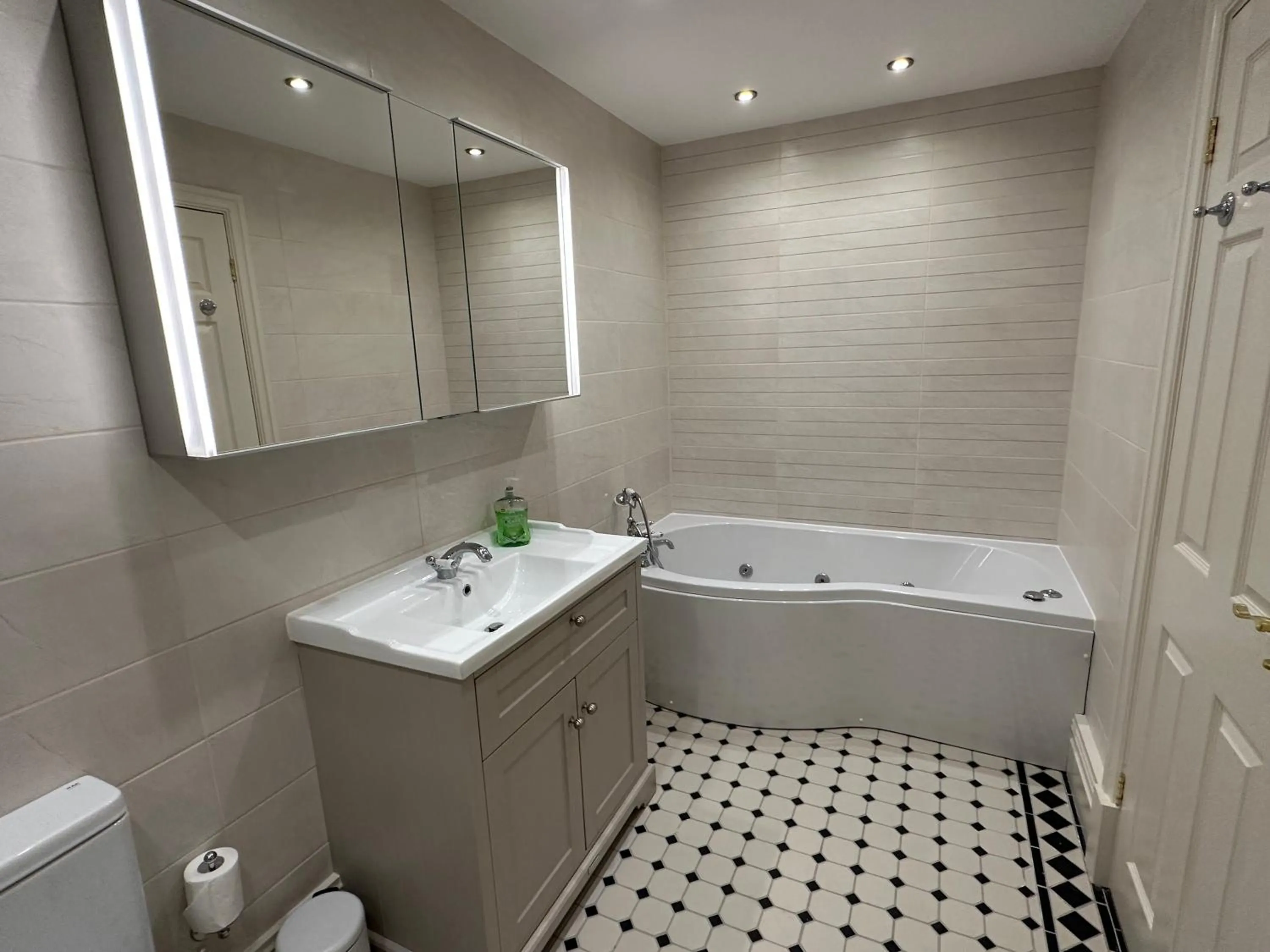 Bath in Chester House Guest House