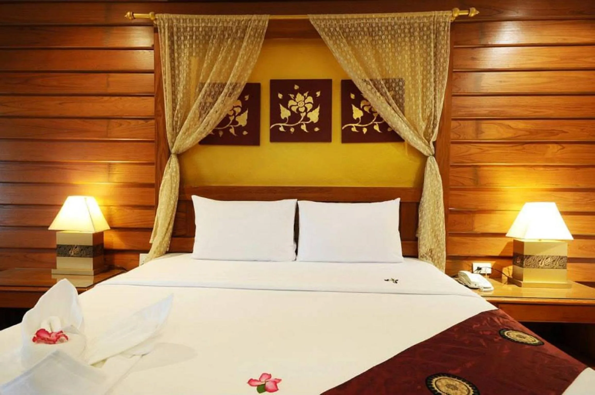 Bed in Bel Aire Patong