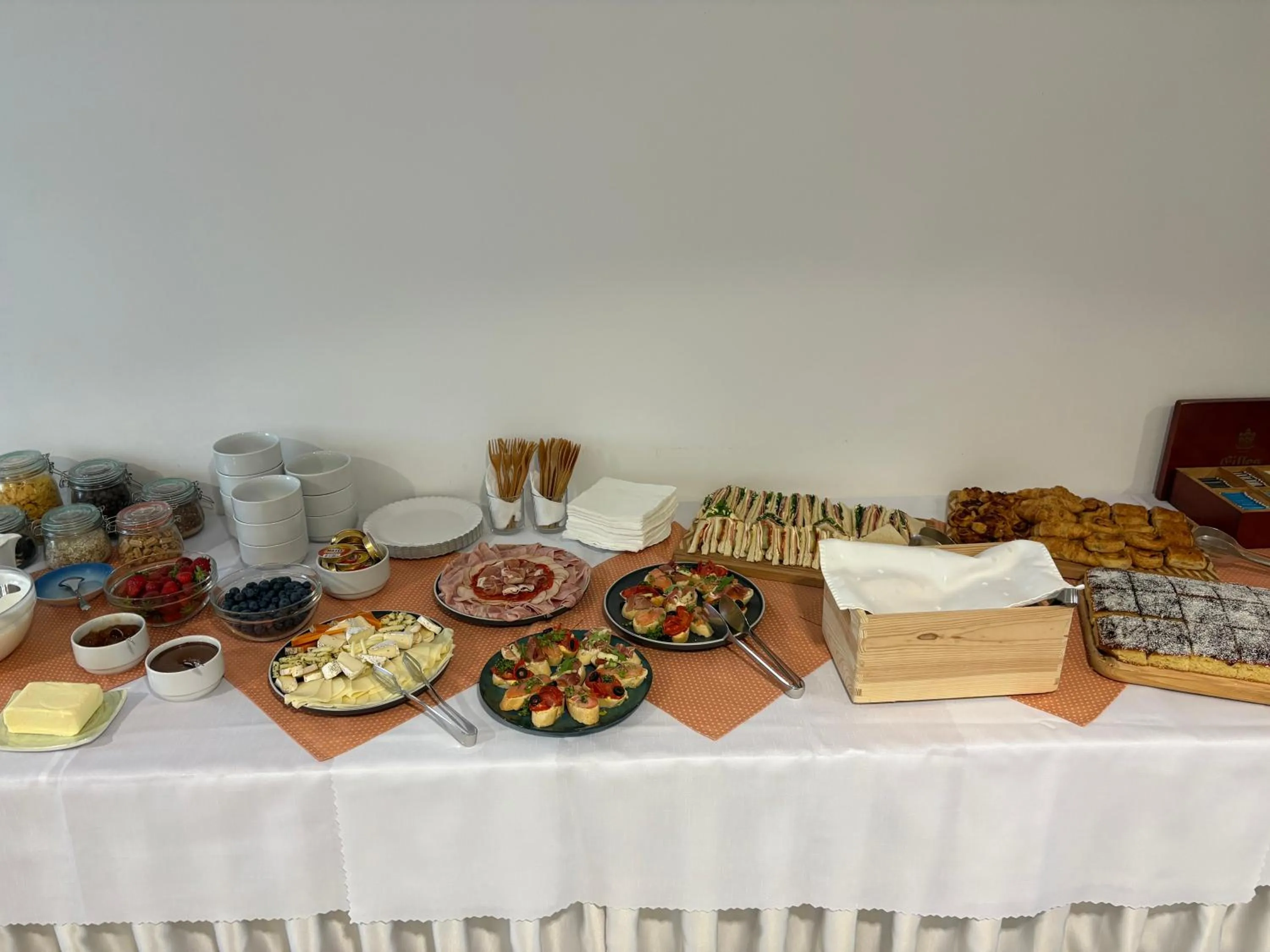 Continental breakfast in Garni G Hotel Žilina