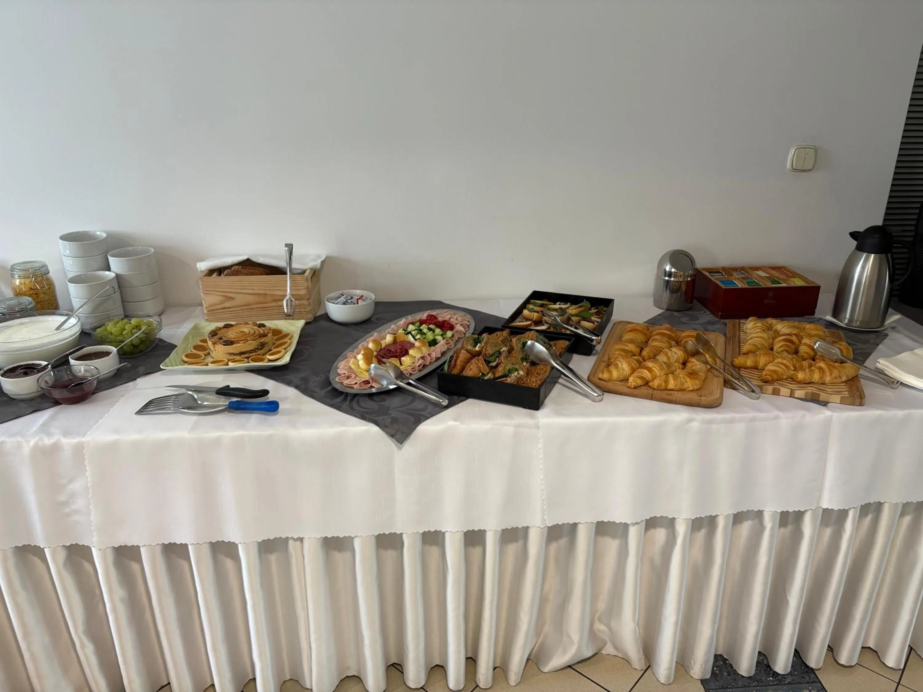 Continental breakfast in Garni G Hotel Žilina