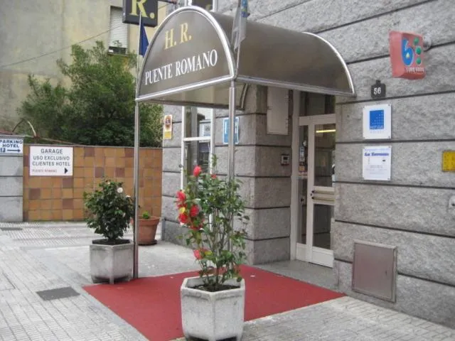 Facade/entrance in Puente Romano