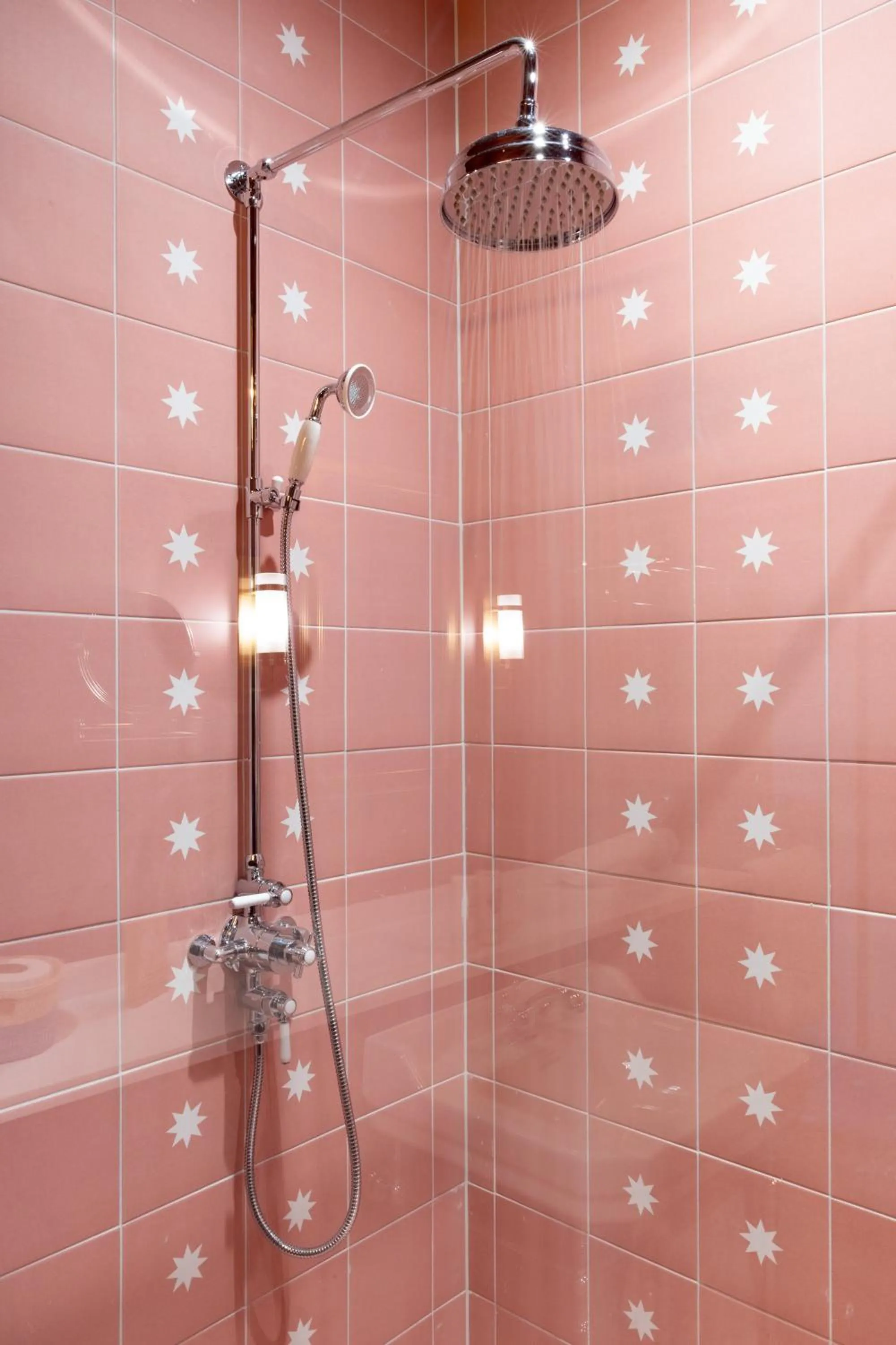 The Potters Heron - A Heartwood Inn