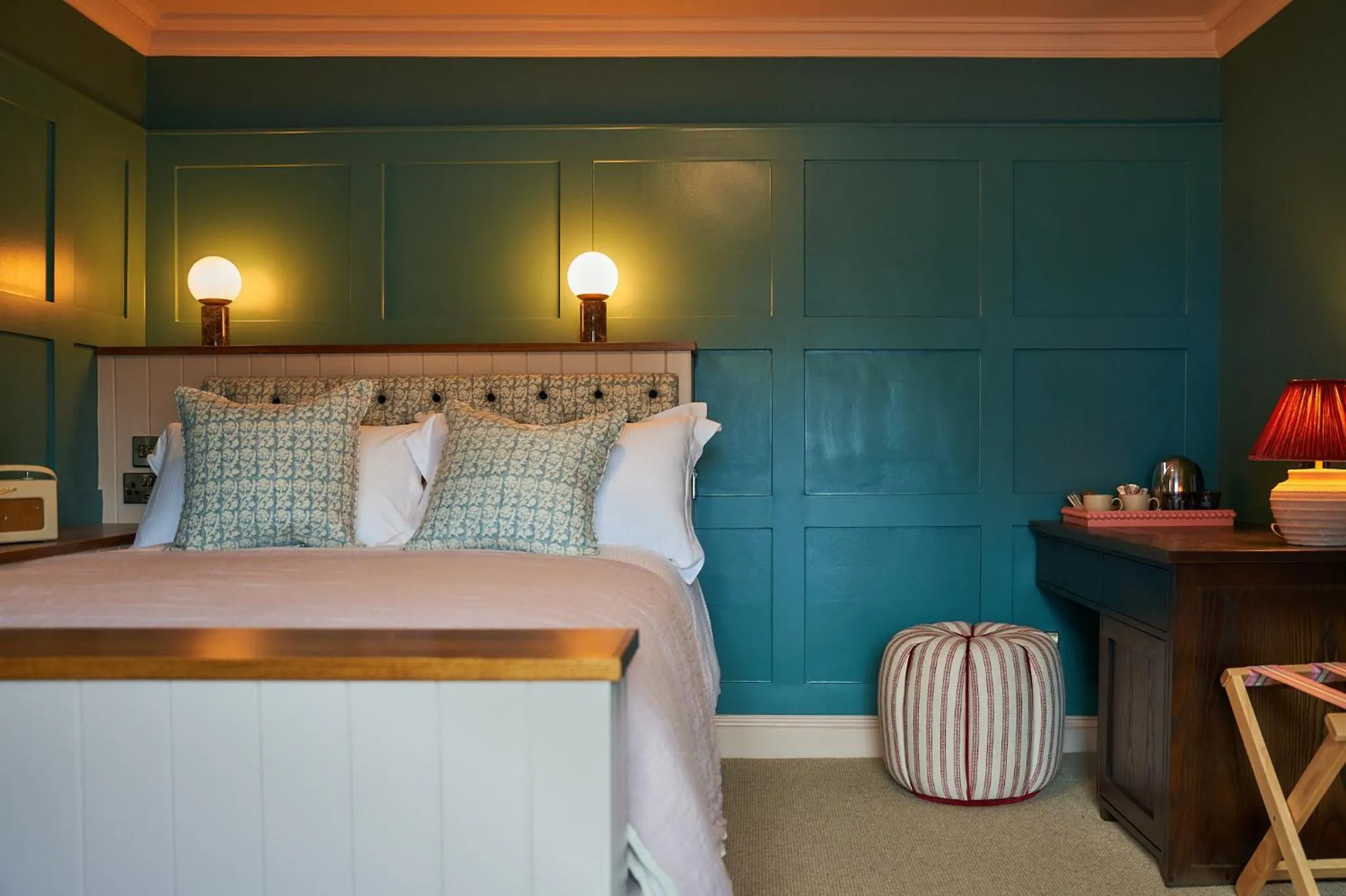 Bed in The Potters Heron - A Heartwood Inn