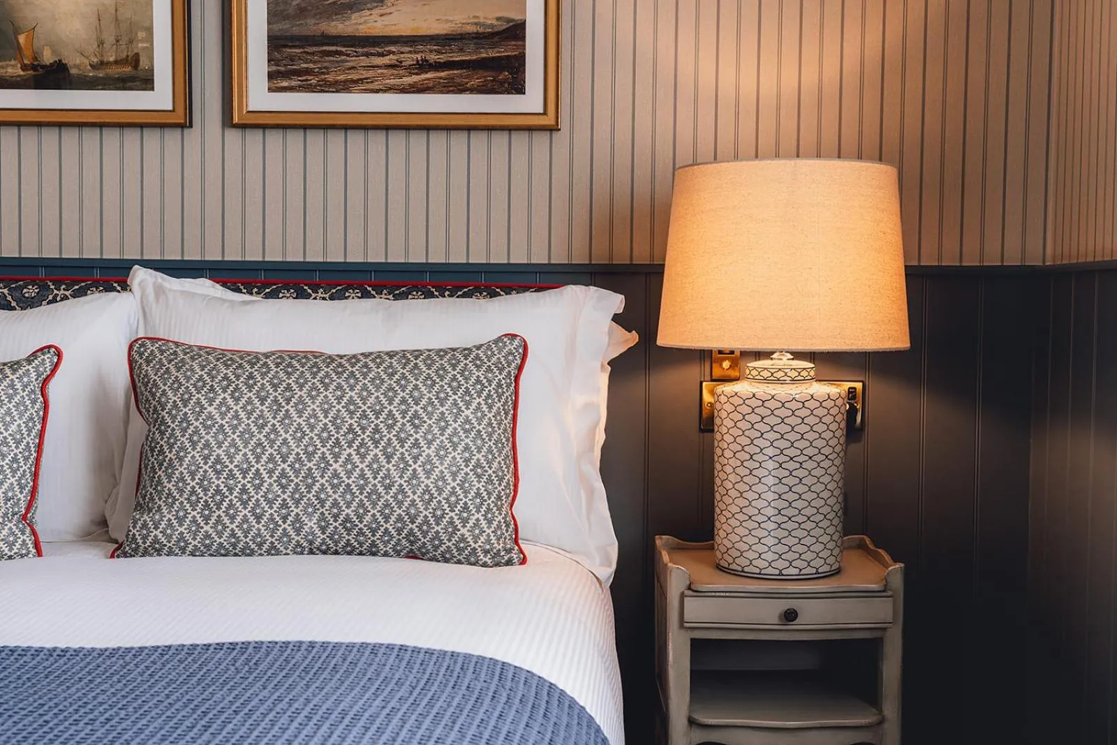 Bed in The Potters Heron - A Heartwood Inn