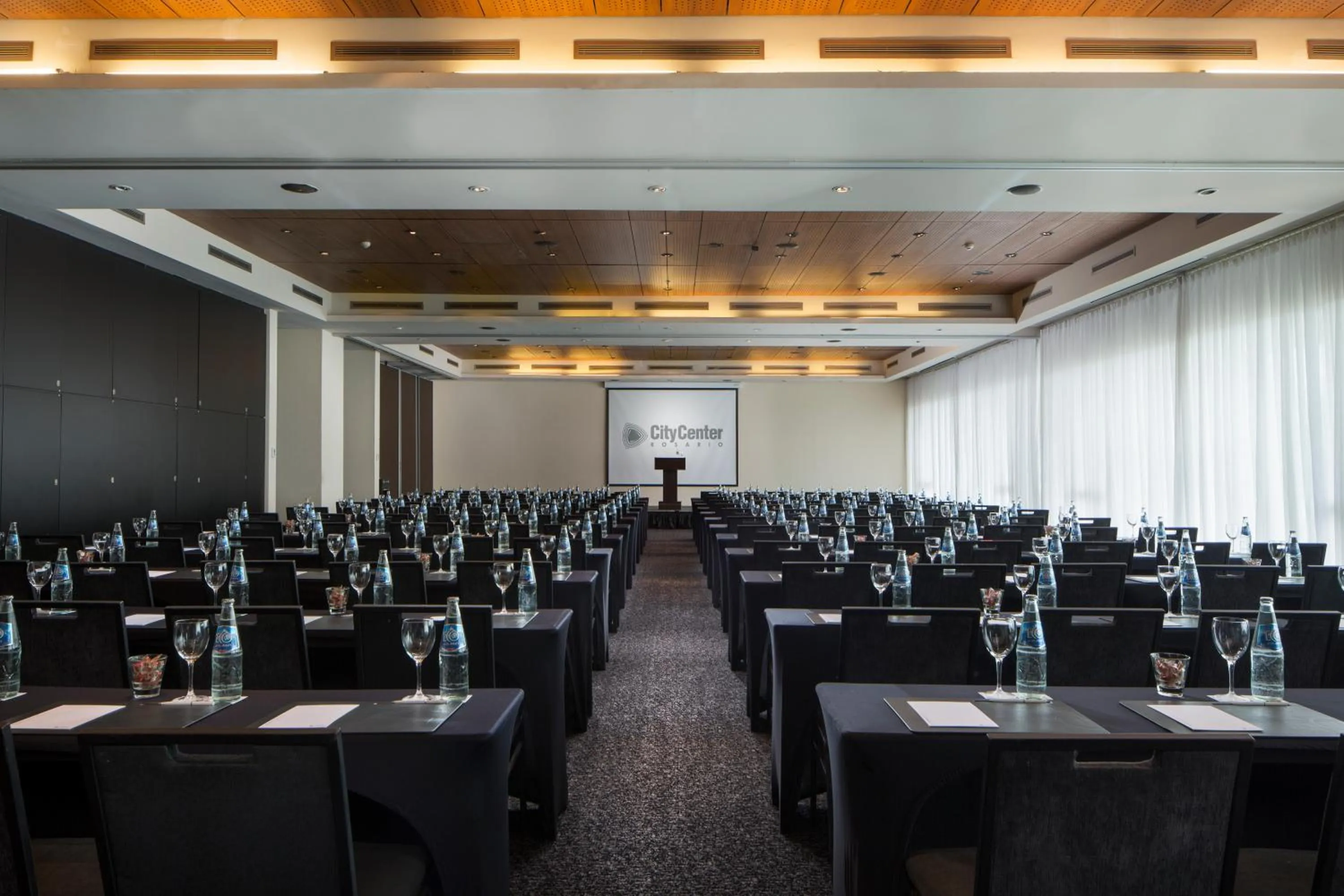 Business facilities in Hotel Pullman City Center Rosario