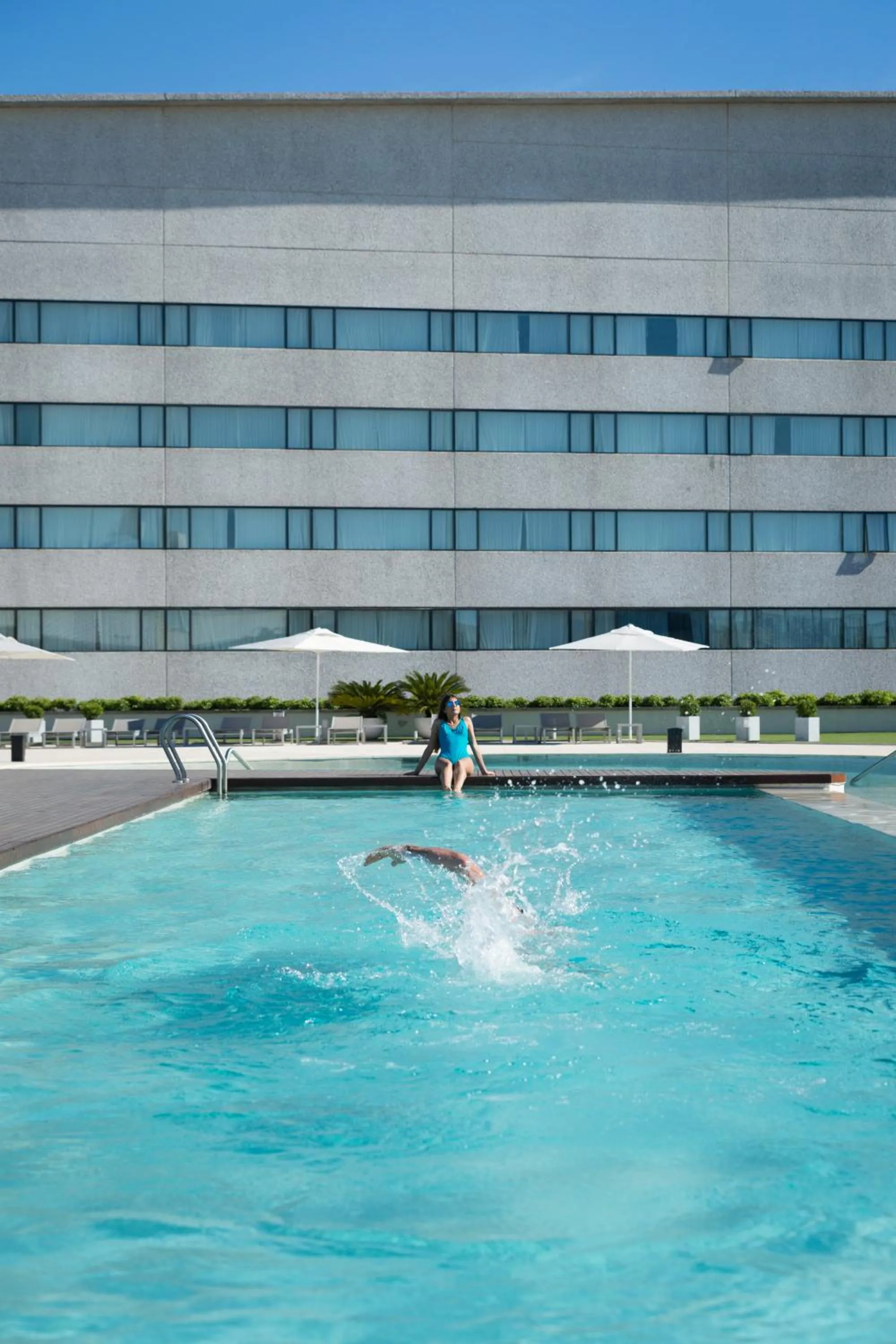 Swimming pool in Hotel Pullman City Center Rosario