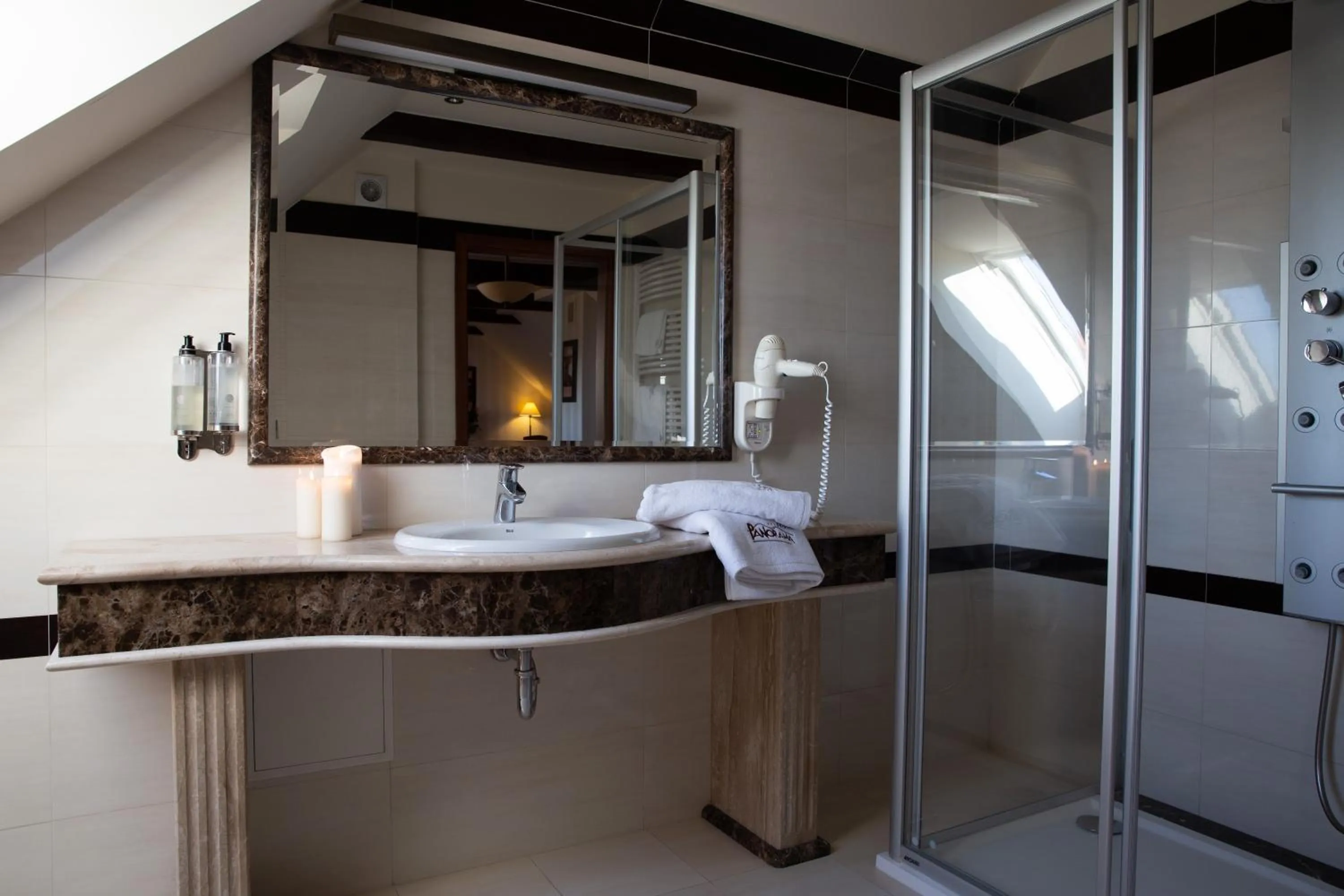 Shower in Hotel Panorama