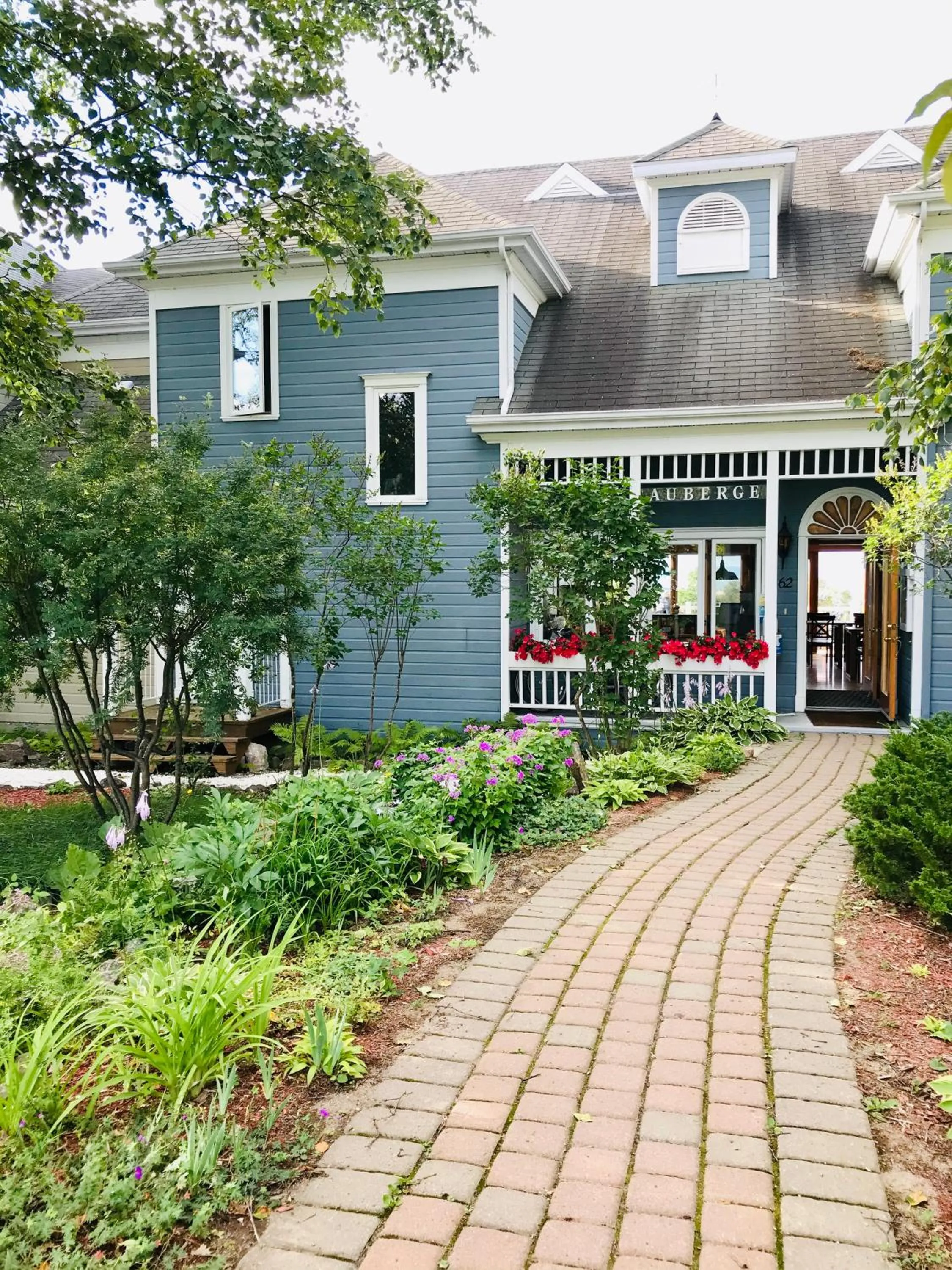 Property building in Auberge Cap aux Corbeaux