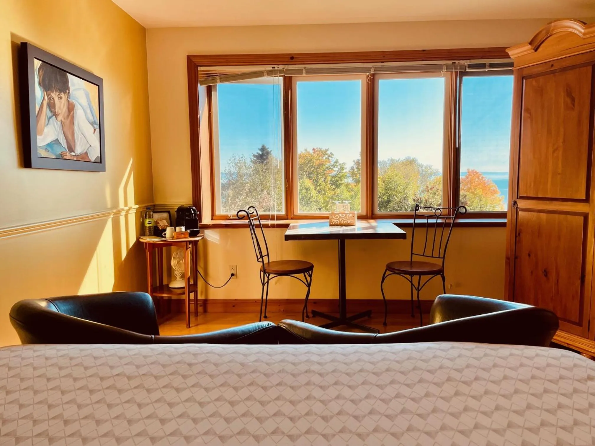 Bedroom in Auberge Cap aux Corbeaux