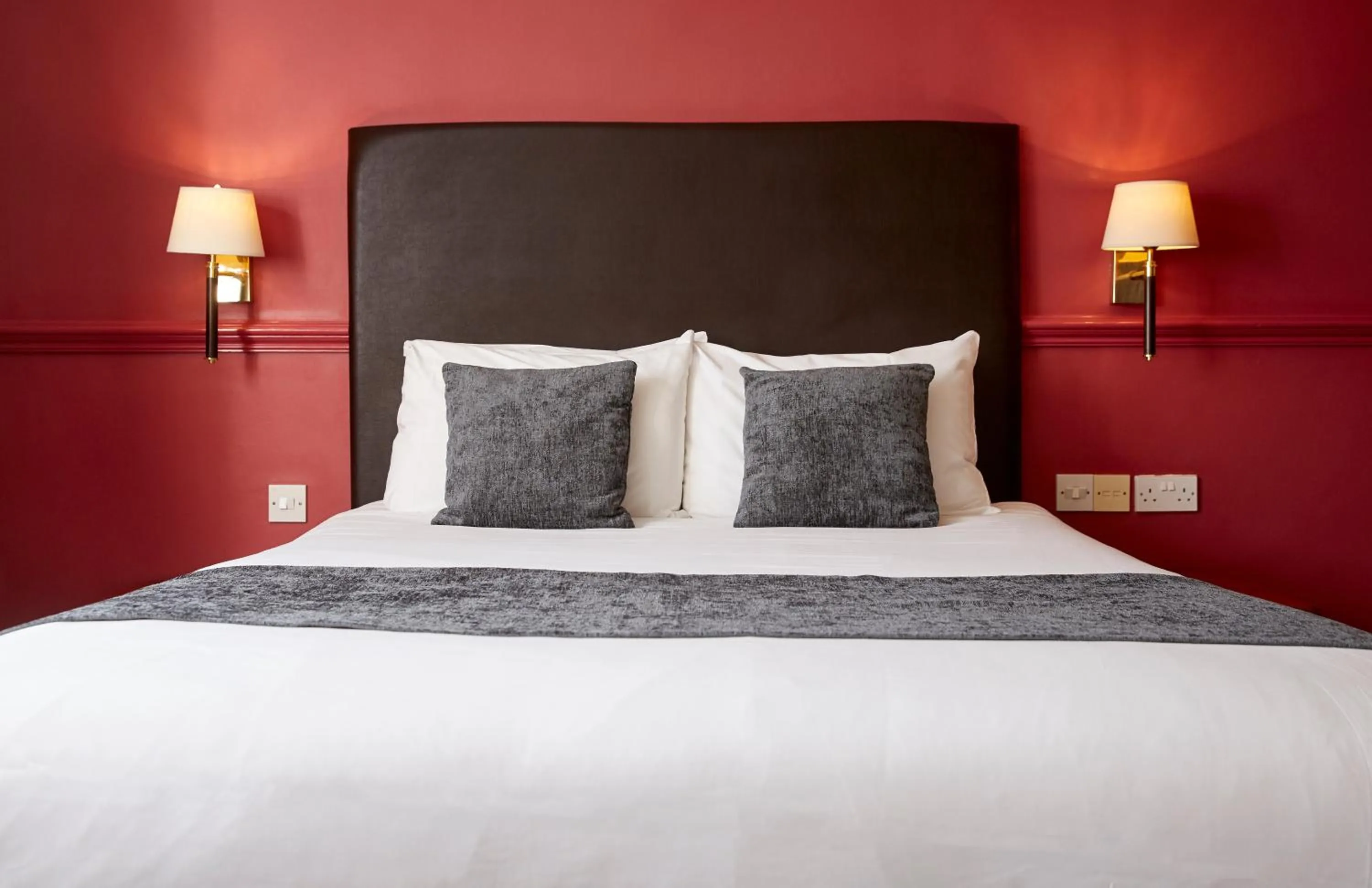 Bed in Dog House by Chef & Brewer Collection