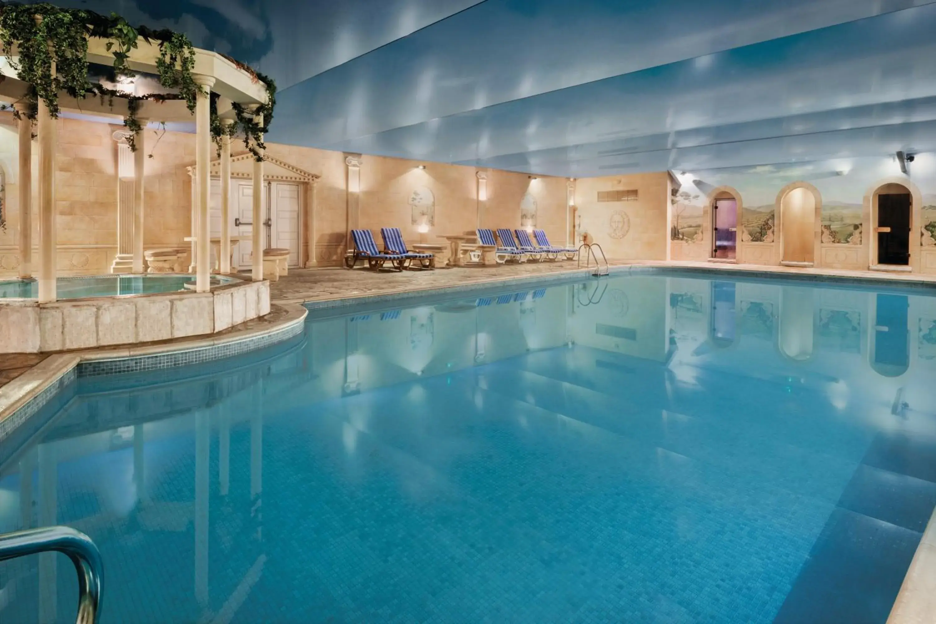 Swimming pool in Cwrt Bleddyn Hotel & Spa Swimming pool in Cwrt Bleddyn Hotel & Spa