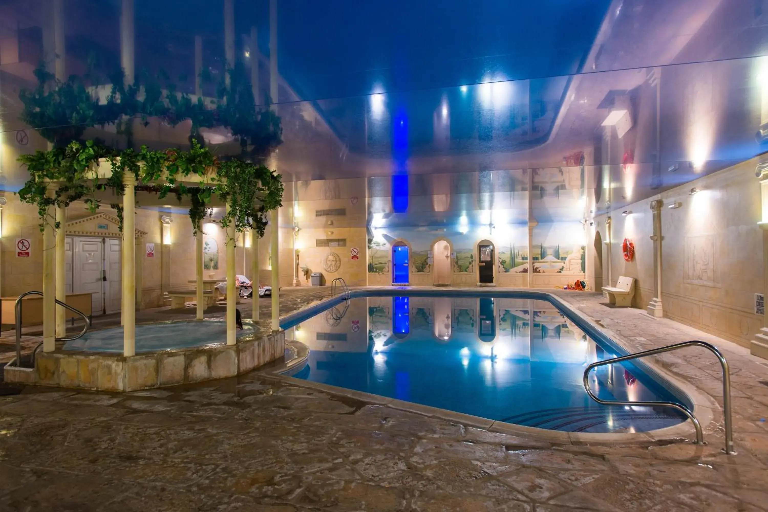 Swimming pool in Cwrt Bleddyn Hotel & Spa Swimming pool in Cwrt Bleddyn Hotel & Spa