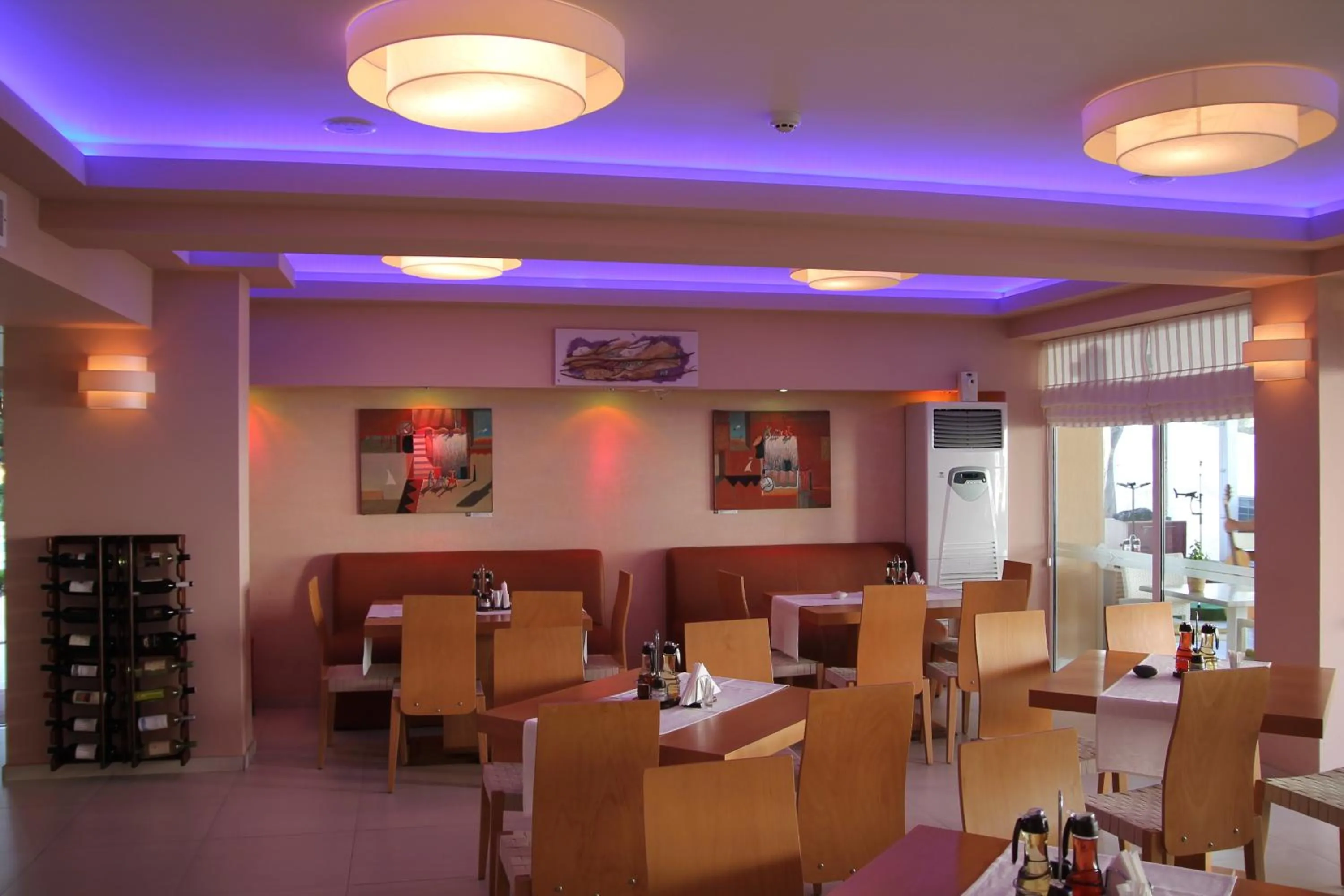 Restaurant/places to eat in Karlovo Hotel