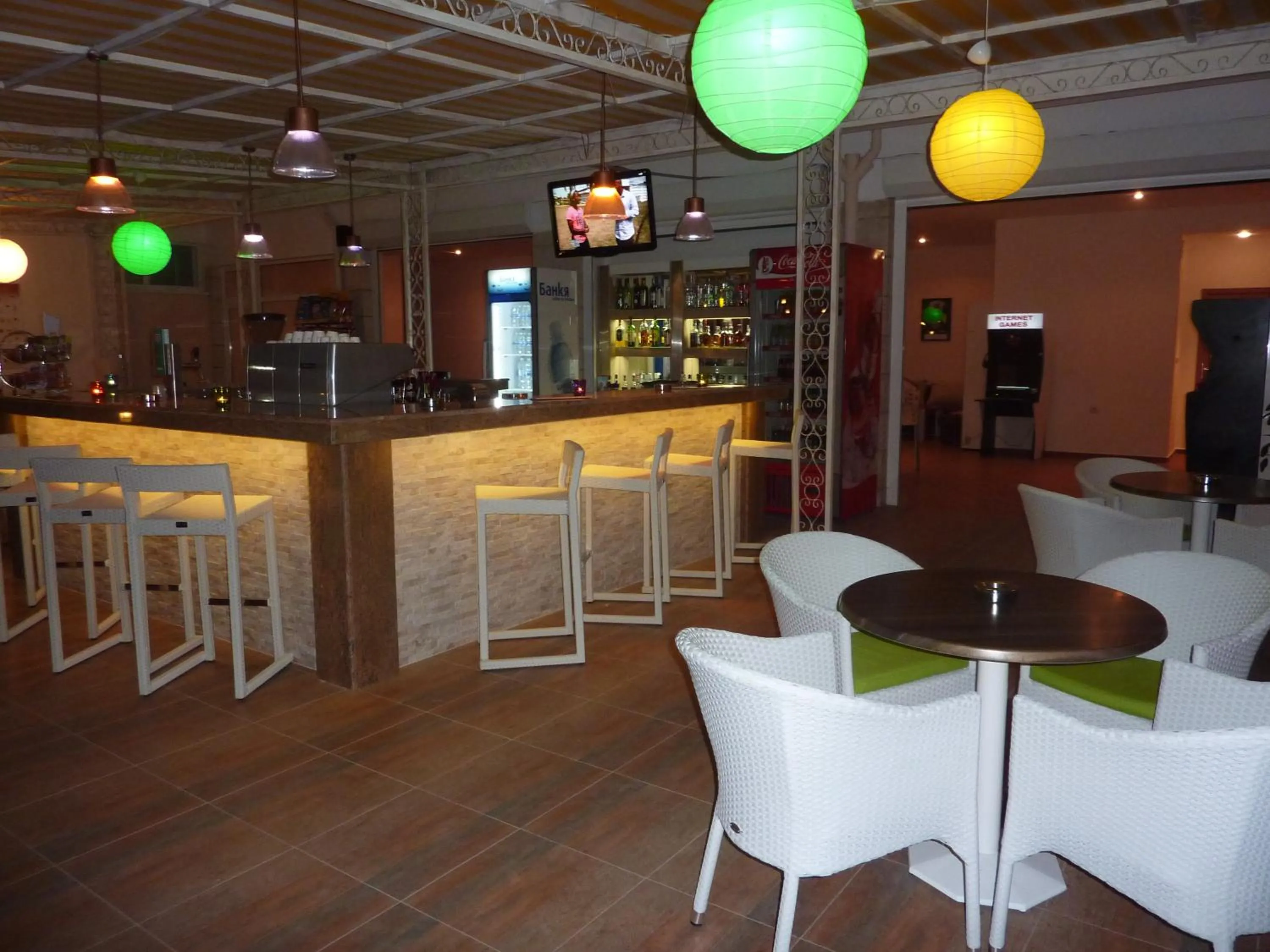 Restaurant/places to eat in Karlovo Hotel