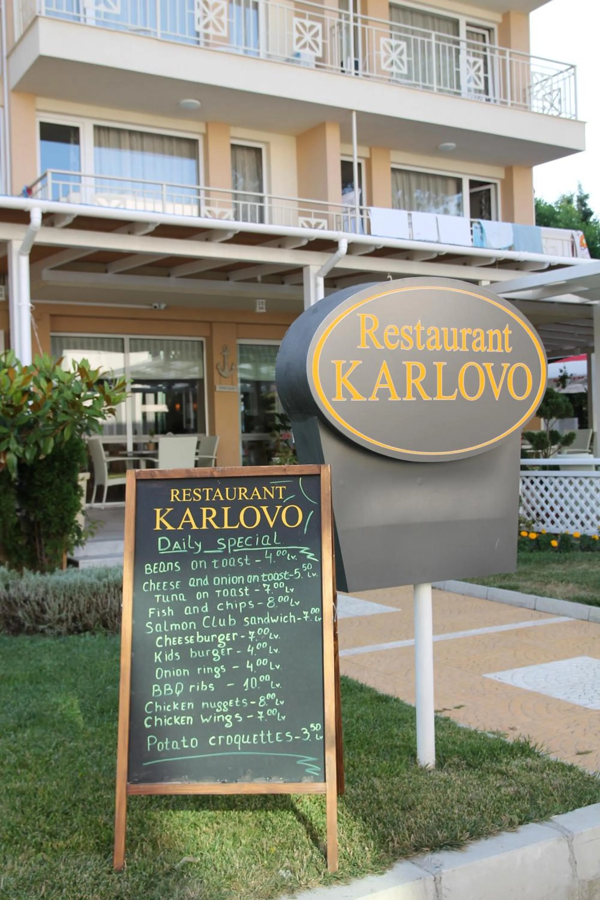 Facade/entrance in Karlovo Hotel