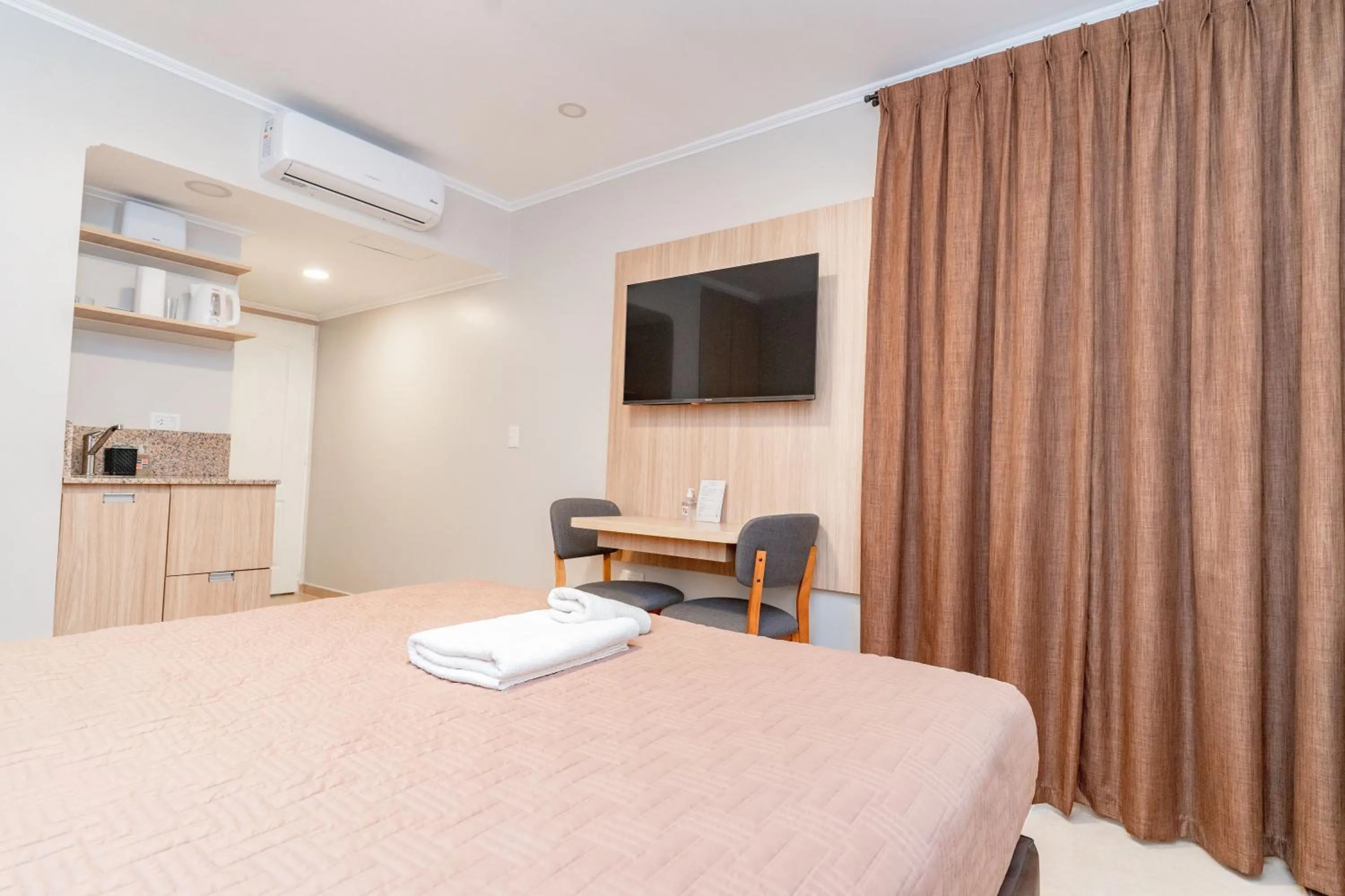 Photo of the whole room, Bed in Apart Hotel Rivadavia 815