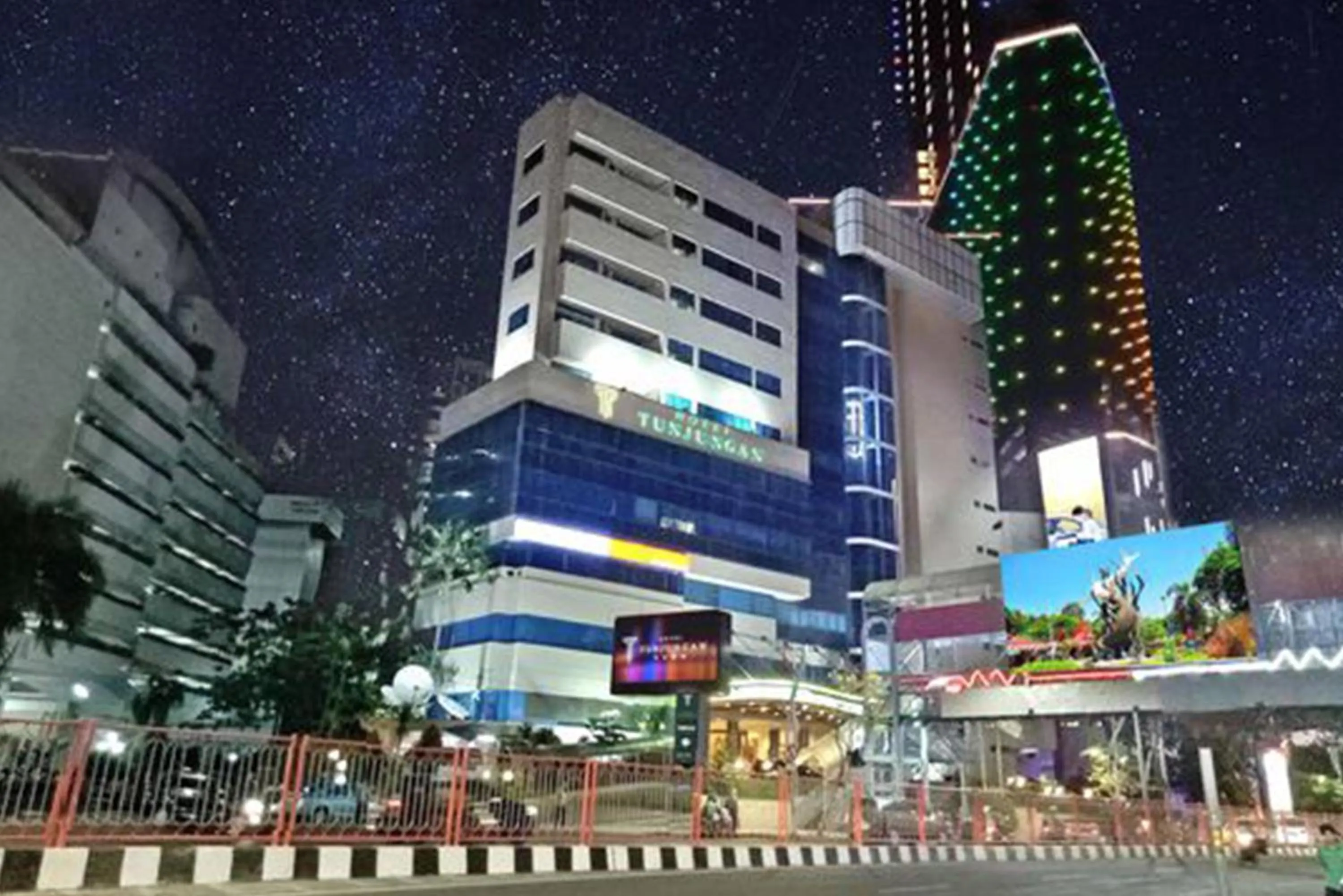 Property building in Tunjungan Hotel