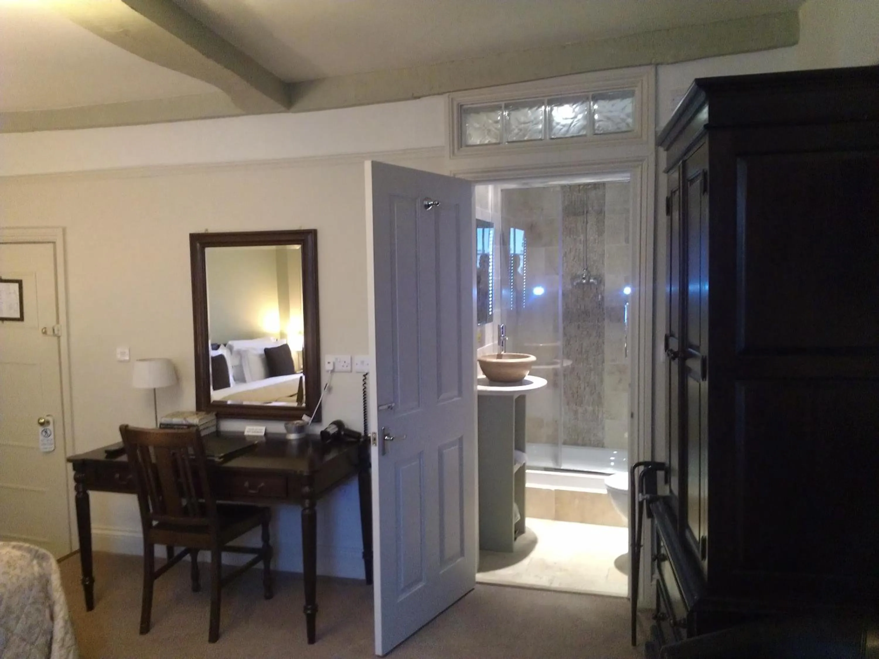 Bedroom in The Kings Head Hotel