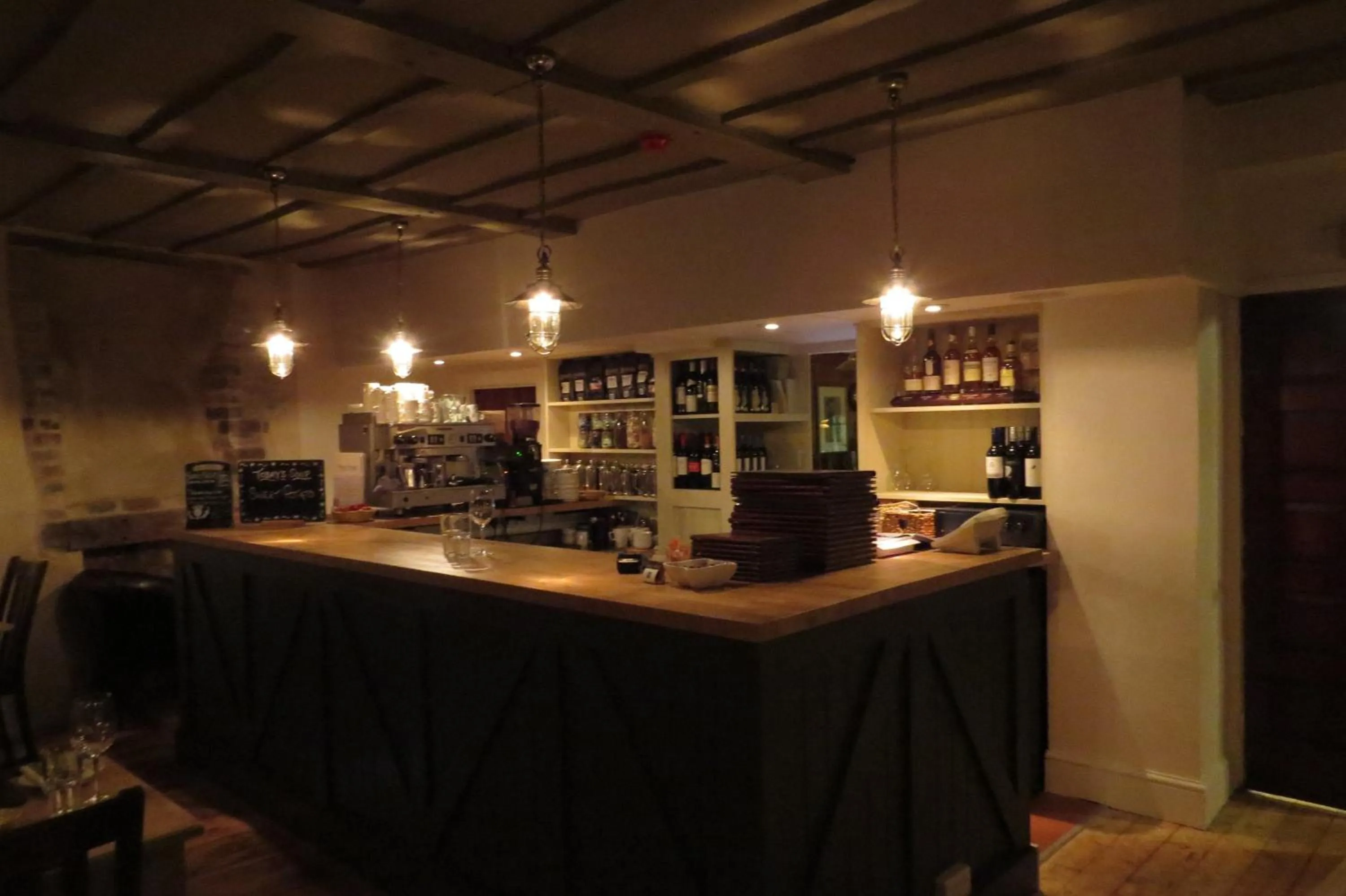 Restaurant/places to eat in The Kings Head Hotel