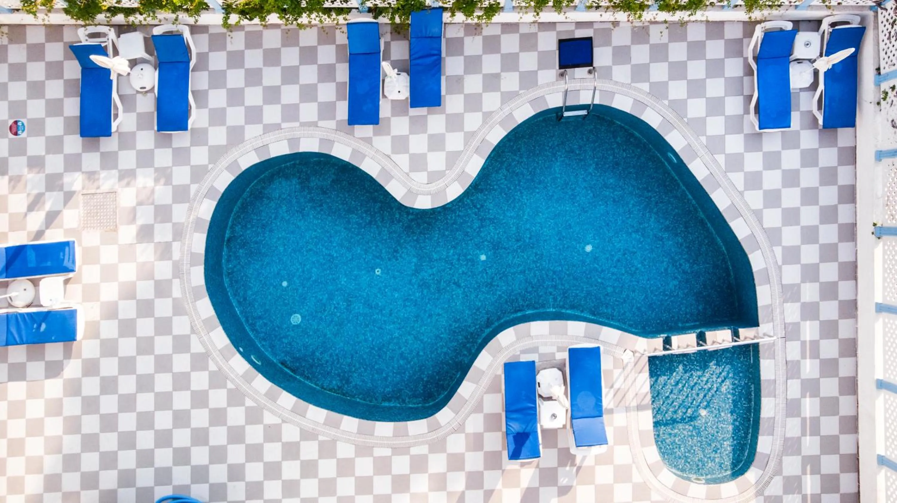 Swimming pool in Vesta Hotel