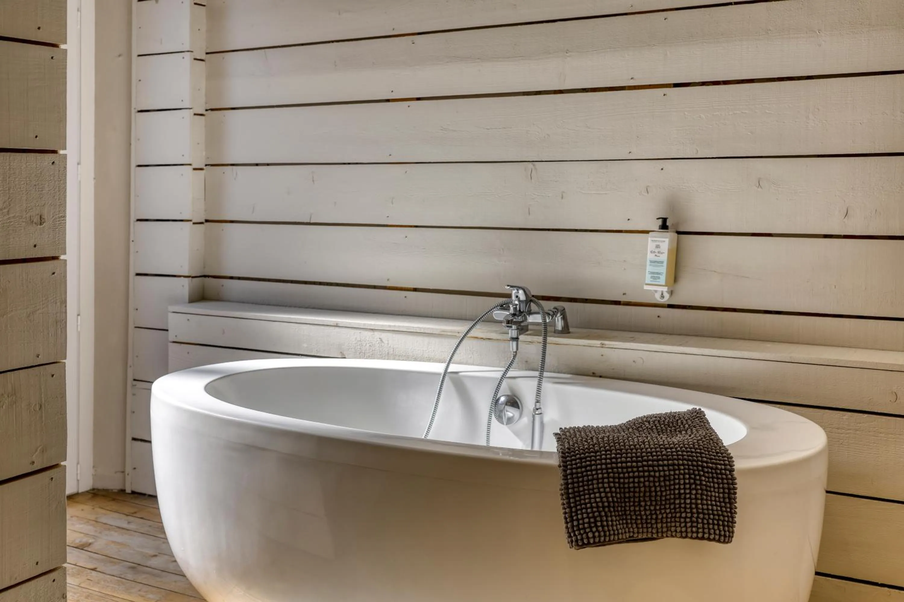 Bathroom in La Féline Blanche Adult Only