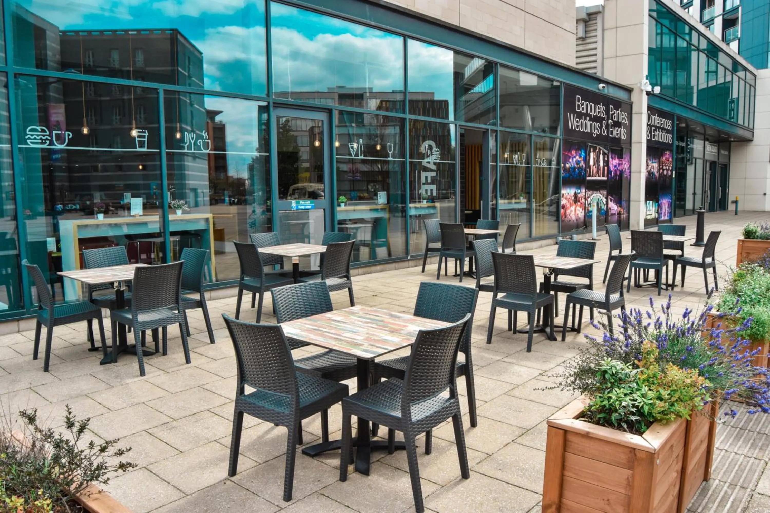 Restaurant/places to eat in Holiday Inn Express Leeds City Centre - Armouries by IHG