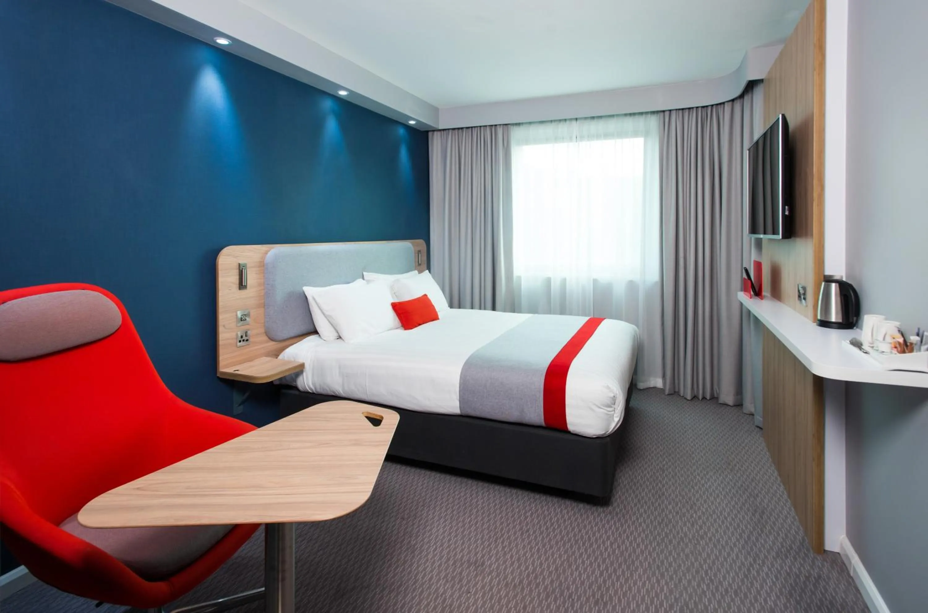 Photo of the whole room, Bed in Holiday Inn Express Leeds City Centre - Armouries by IHG