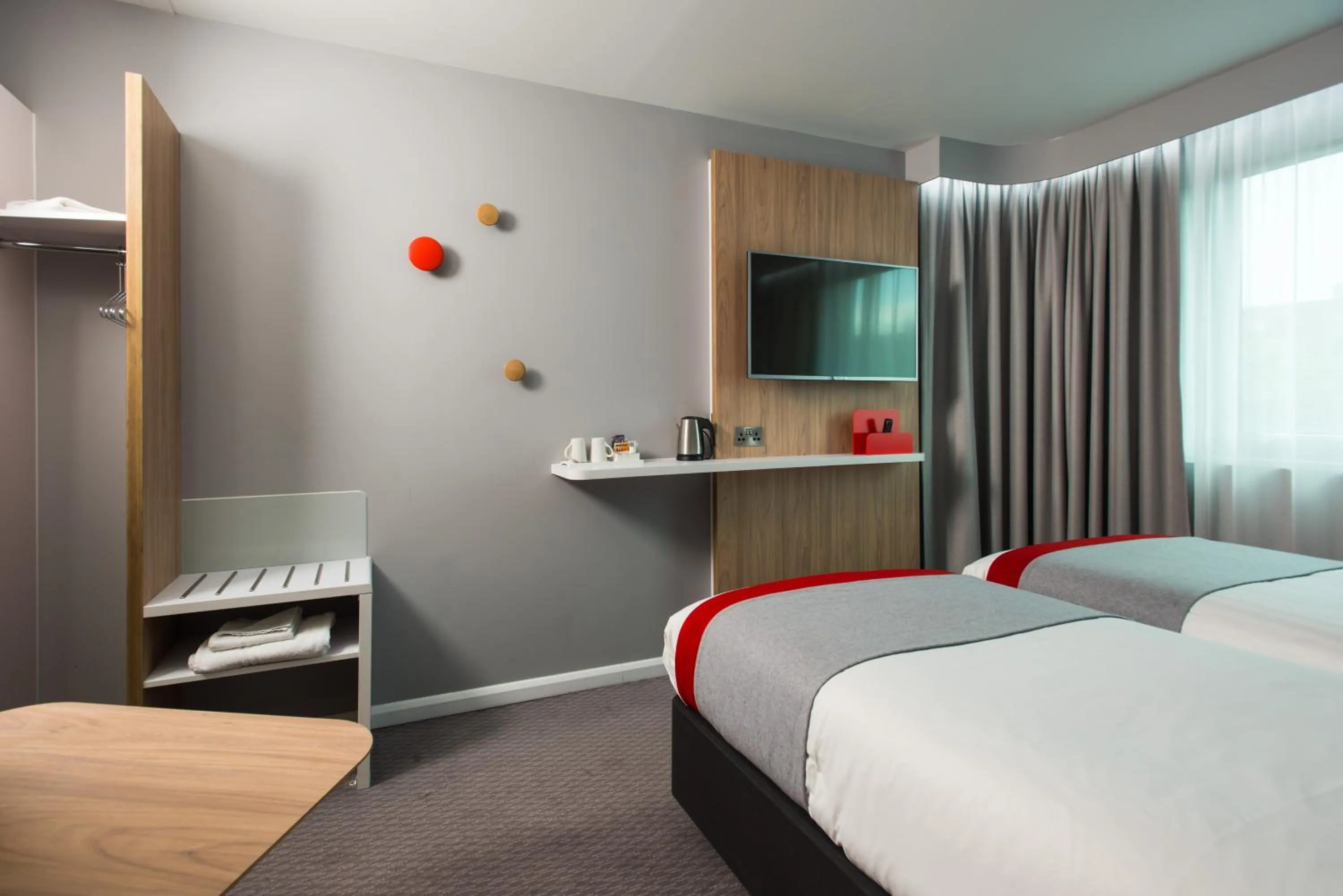 Photo of the whole room, Bed in Holiday Inn Express Leeds City Centre - Armouries by IHG