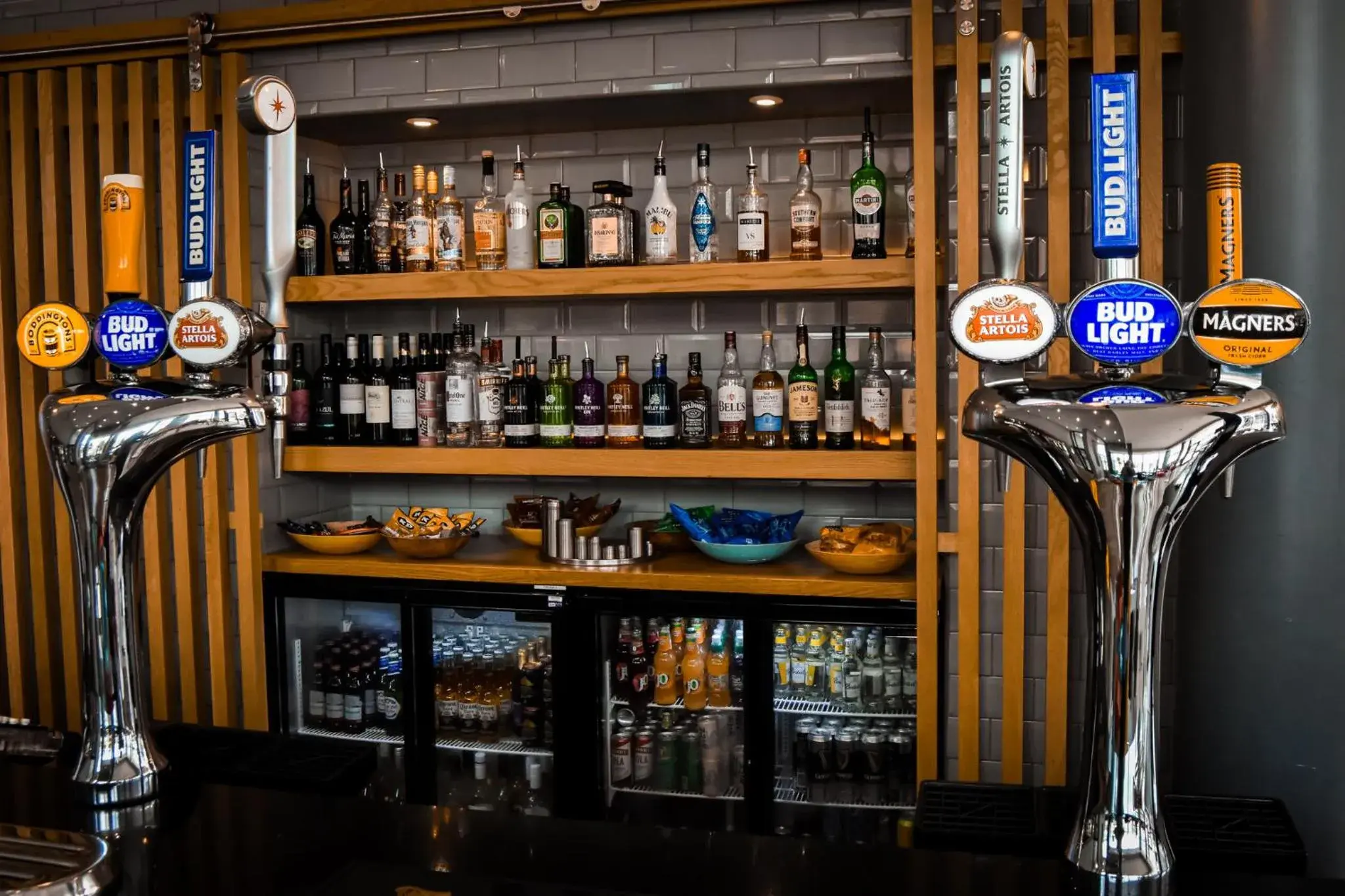 Lounge or bar in Holiday Inn Express Leeds City Centre - Armouries by IHG Lounge or bar in Holiday Inn Express Leeds City Centre - Armouries by IHG