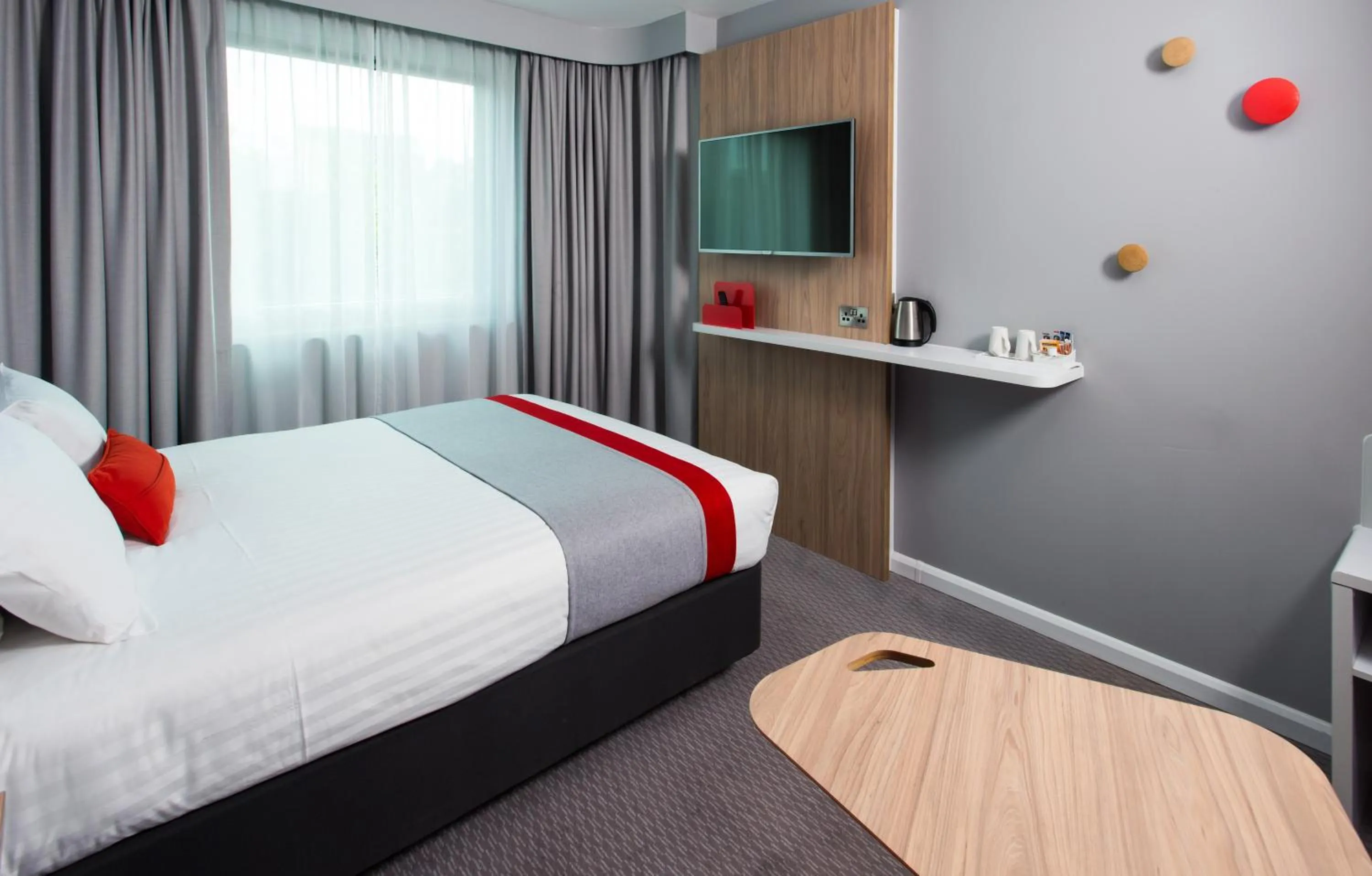 Photo of the whole room, Bed in Holiday Inn Express Leeds City Centre - Armouries by IHG