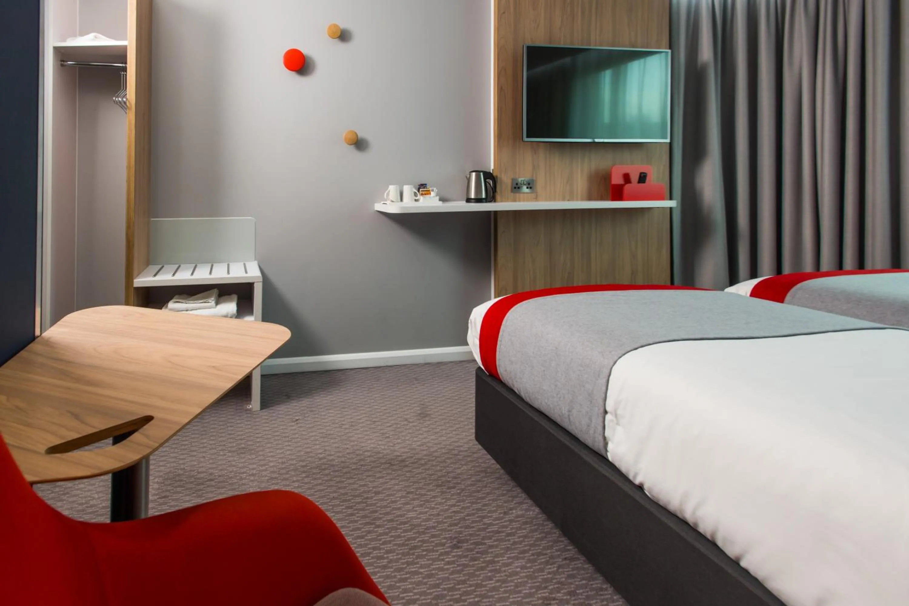 Photo of the whole room, Bed in Holiday Inn Express Leeds City Centre - Armouries by IHG