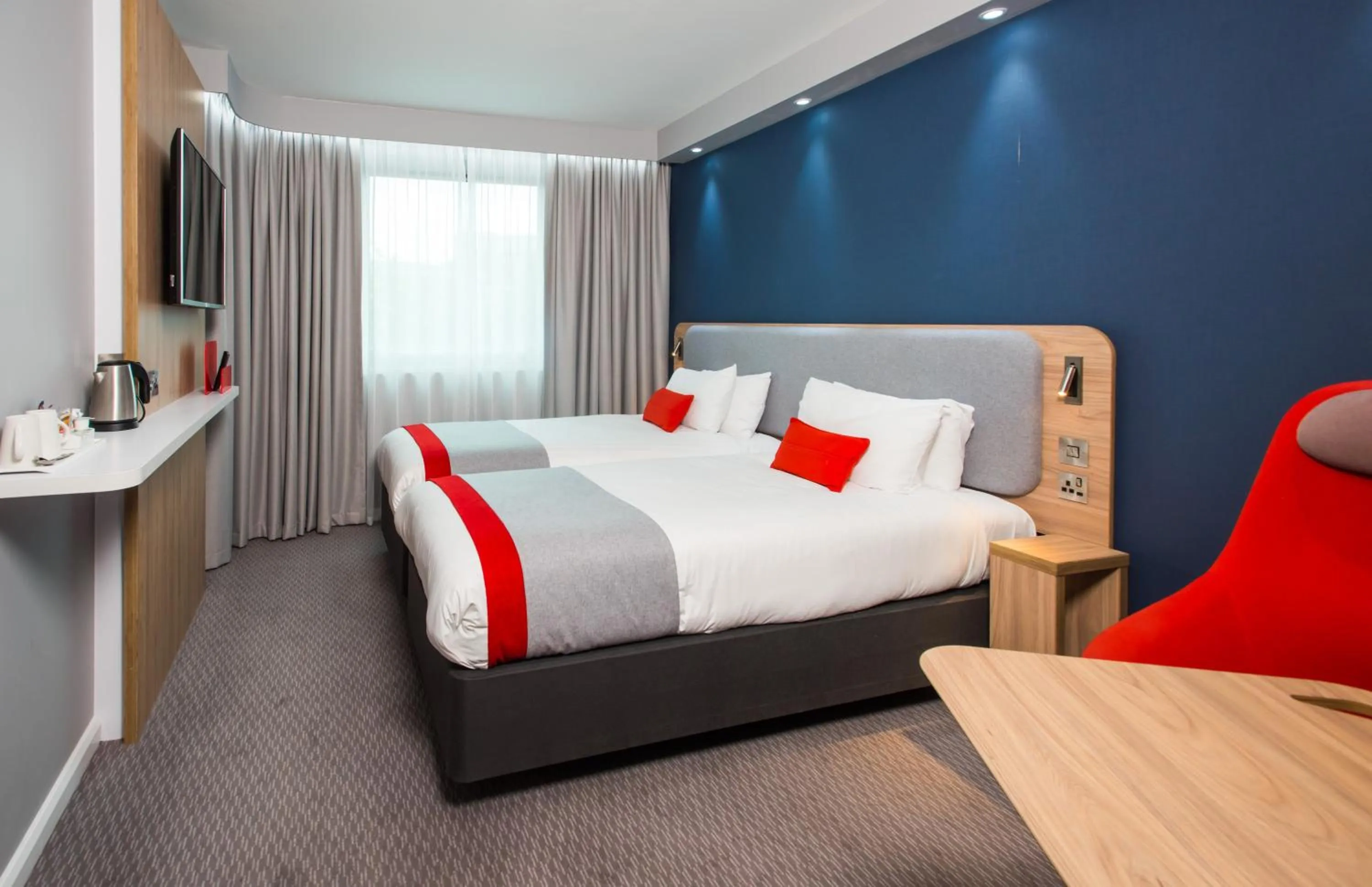 Photo of the whole room, Bed in Holiday Inn Express Leeds City Centre - Armouries by IHG