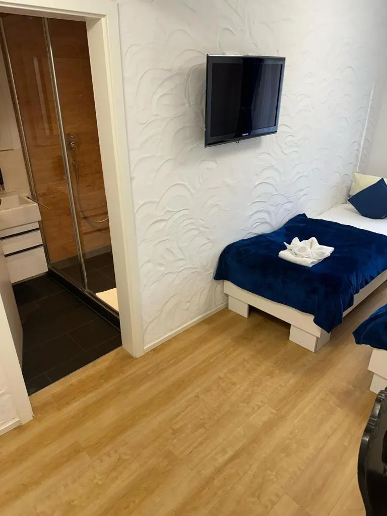 Bed in Hotel Zum Goldenen Anker