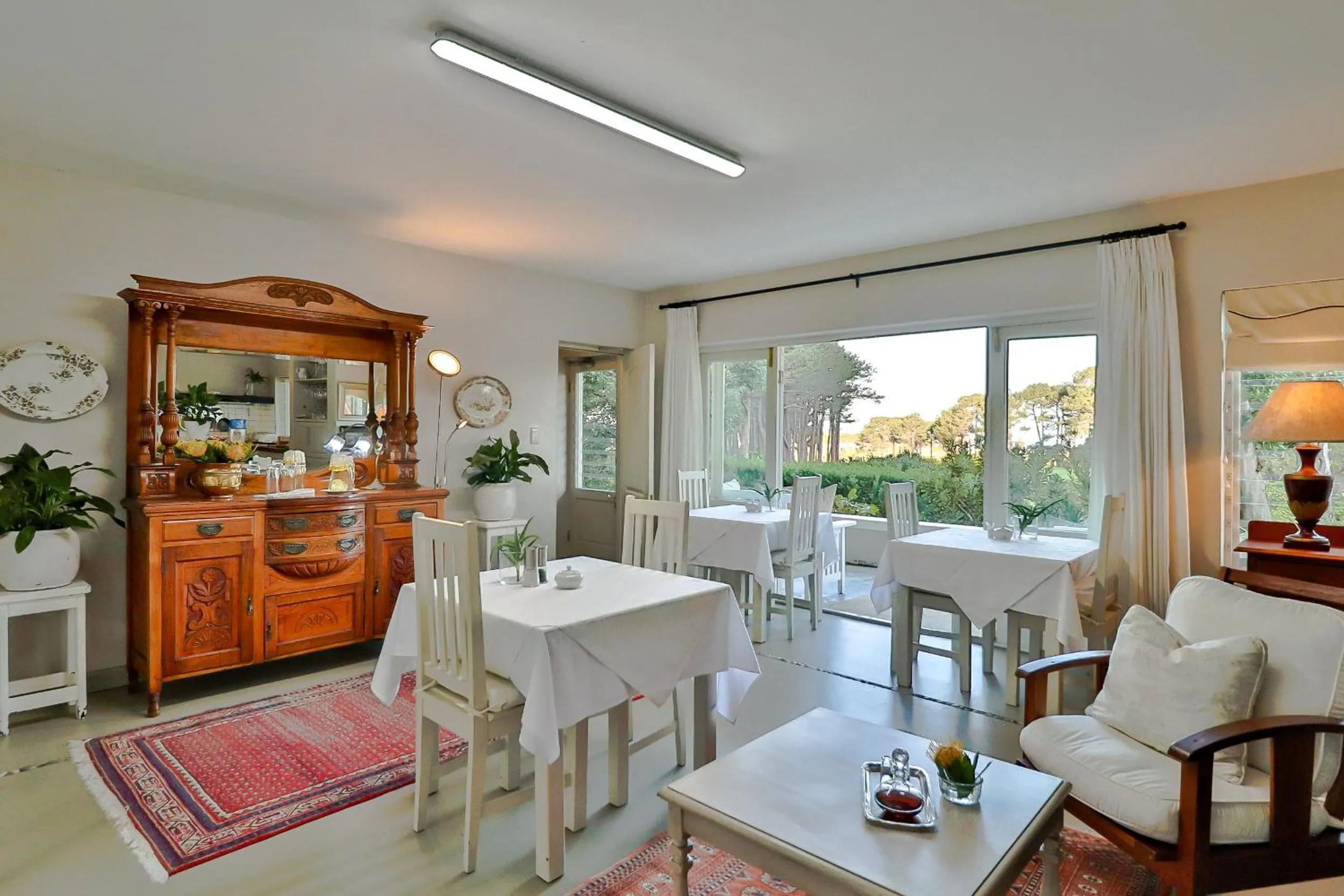 Restaurant/places to eat in Hermanus Lodge on the Green - Solar Power