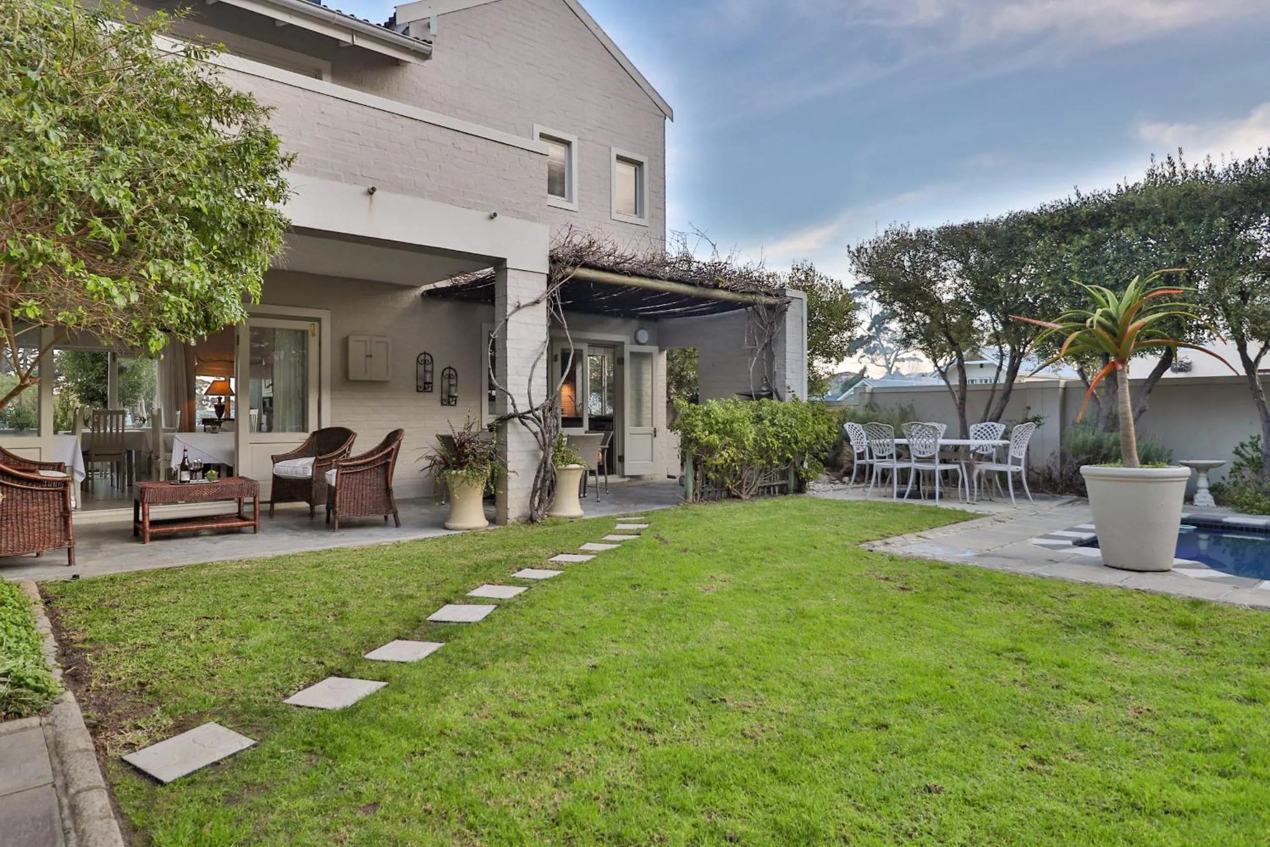 Garden in Hermanus Lodge on the Green - Solar Power