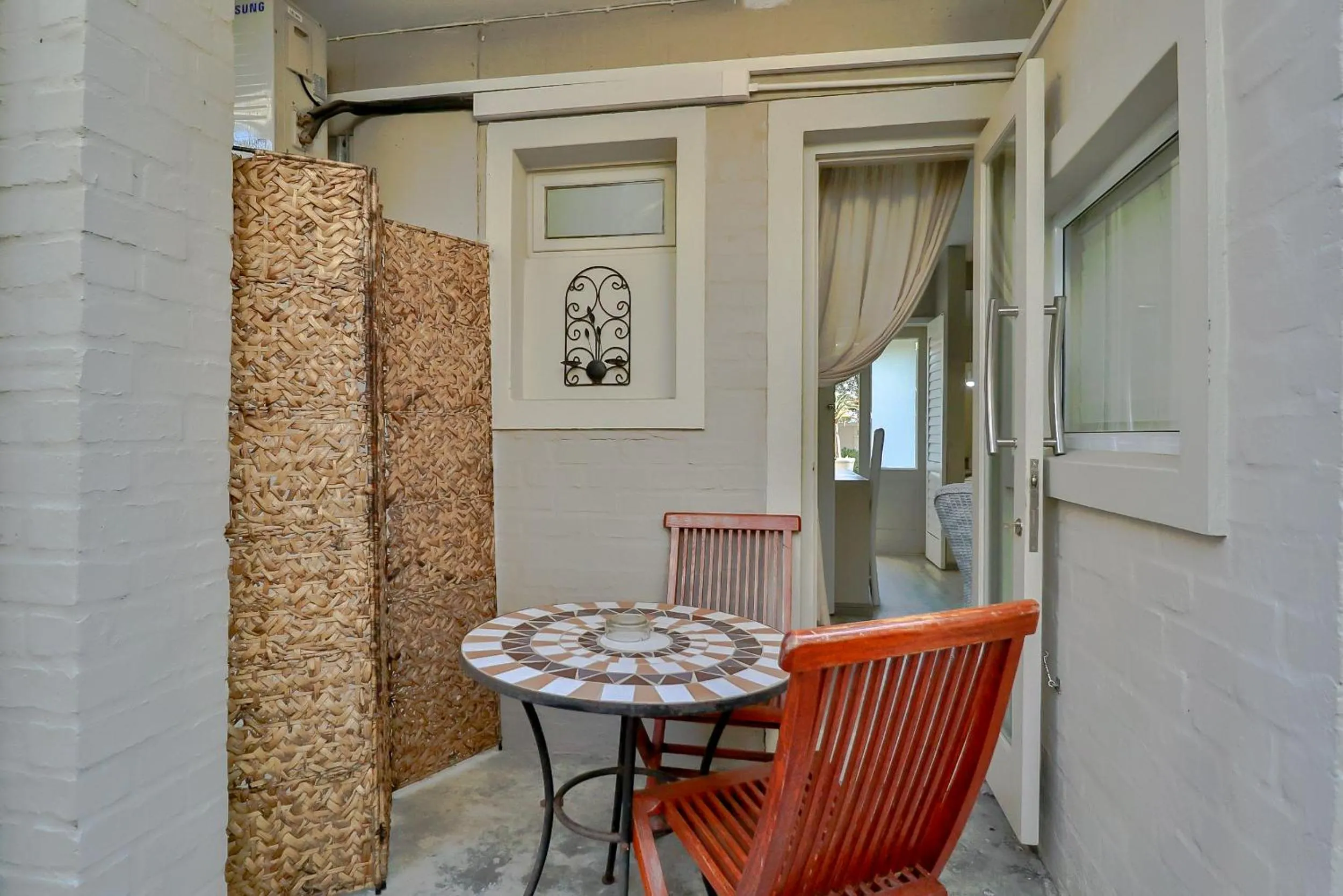 Patio in Hermanus Lodge on the Green - Solar Power