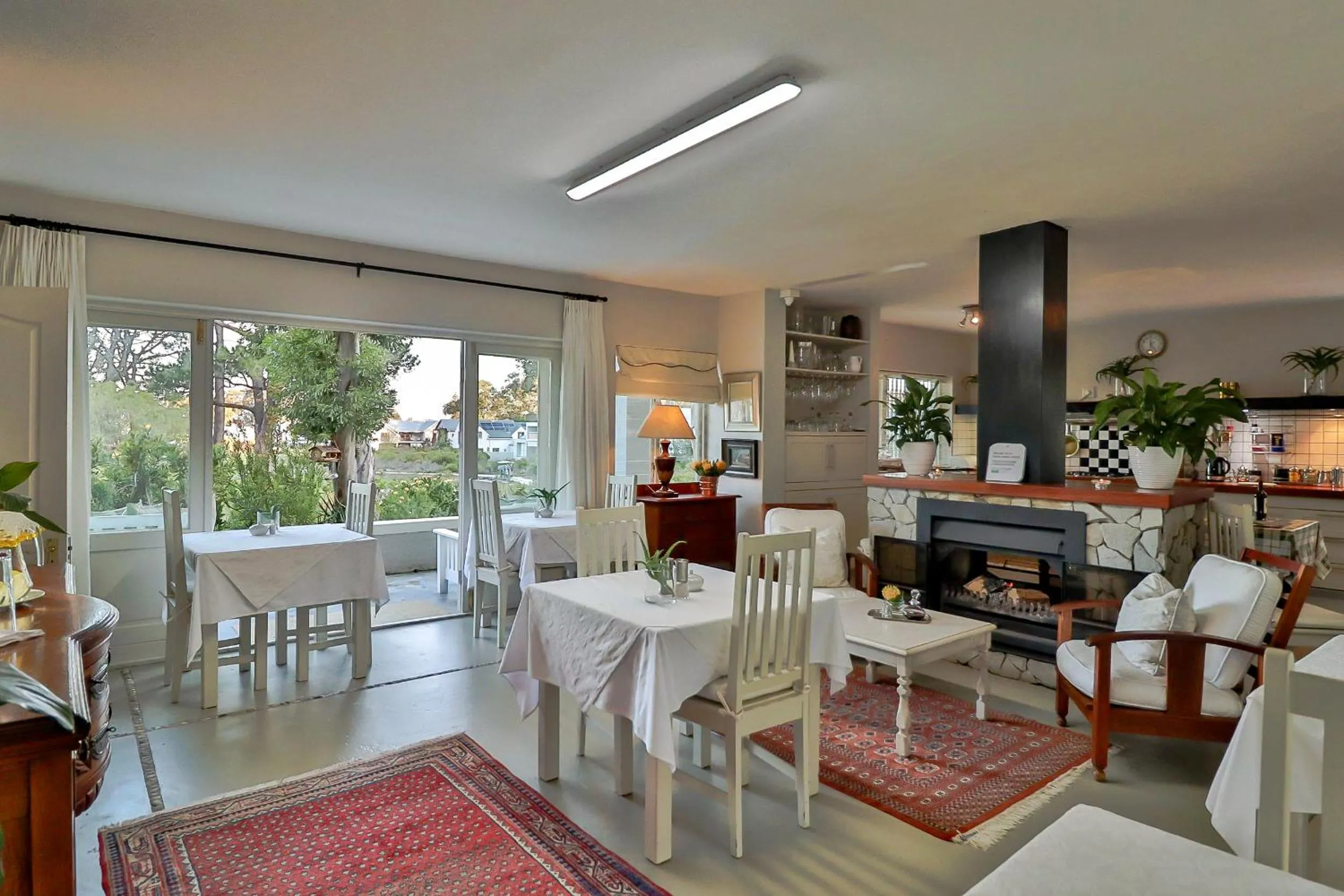 Restaurant/places to eat in Hermanus Lodge on the Green - Solar Power