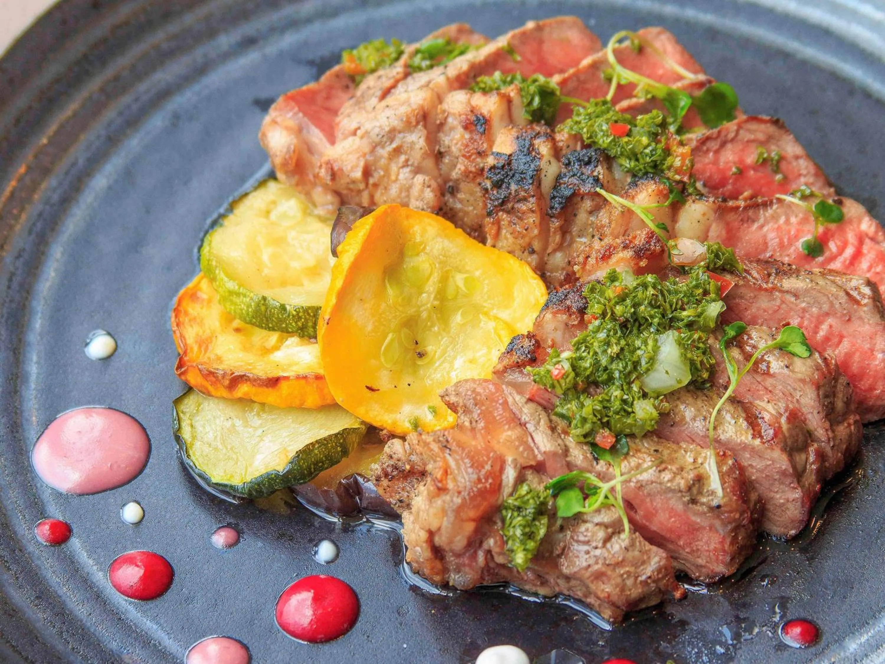 Restaurant/places to eat in Novotel Medellin El Tesoro