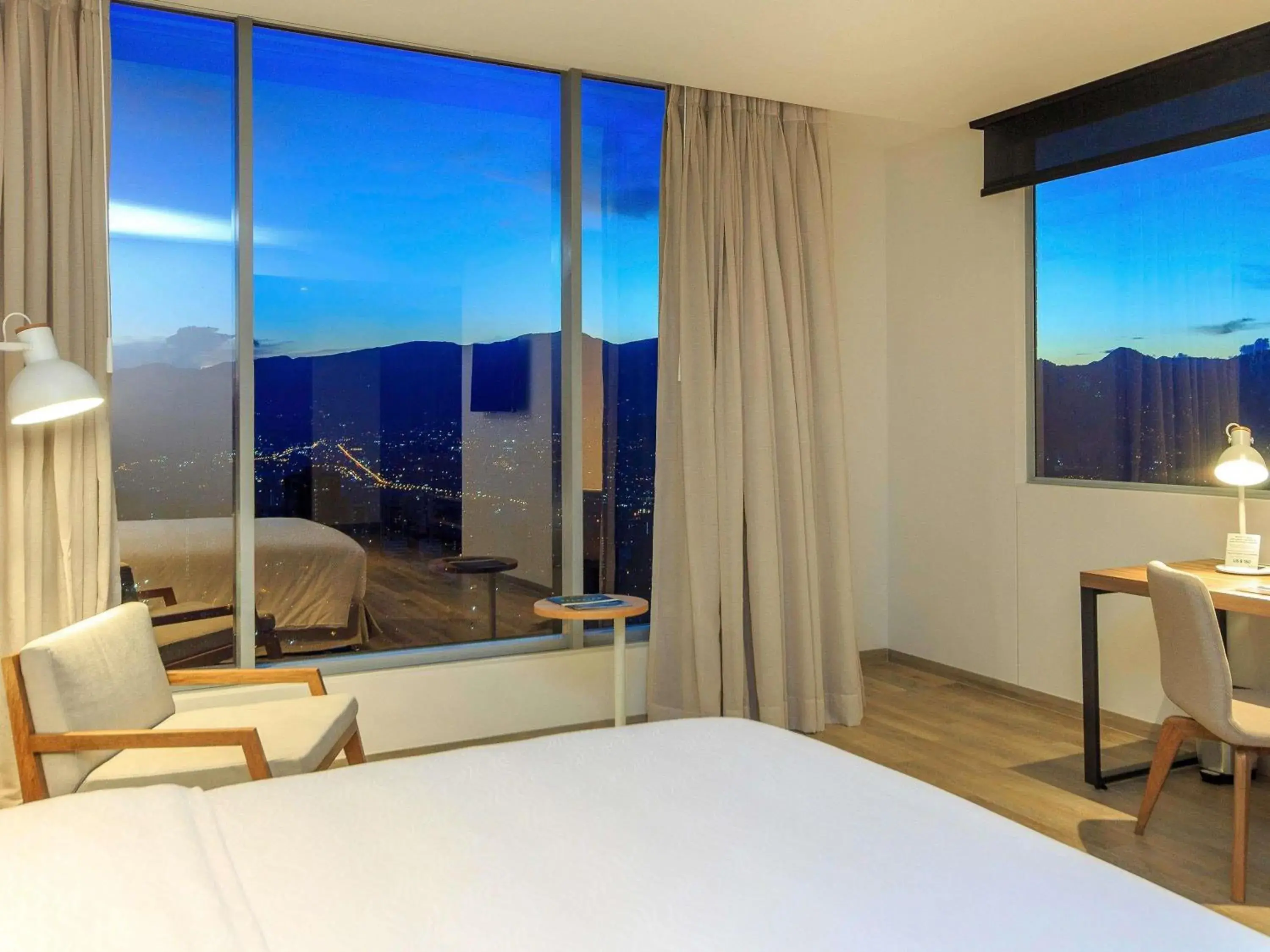 Deluxe King Room in Novotel Medellin El Tesoro Deluxe King Room in Novotel Medellin El Tesoro