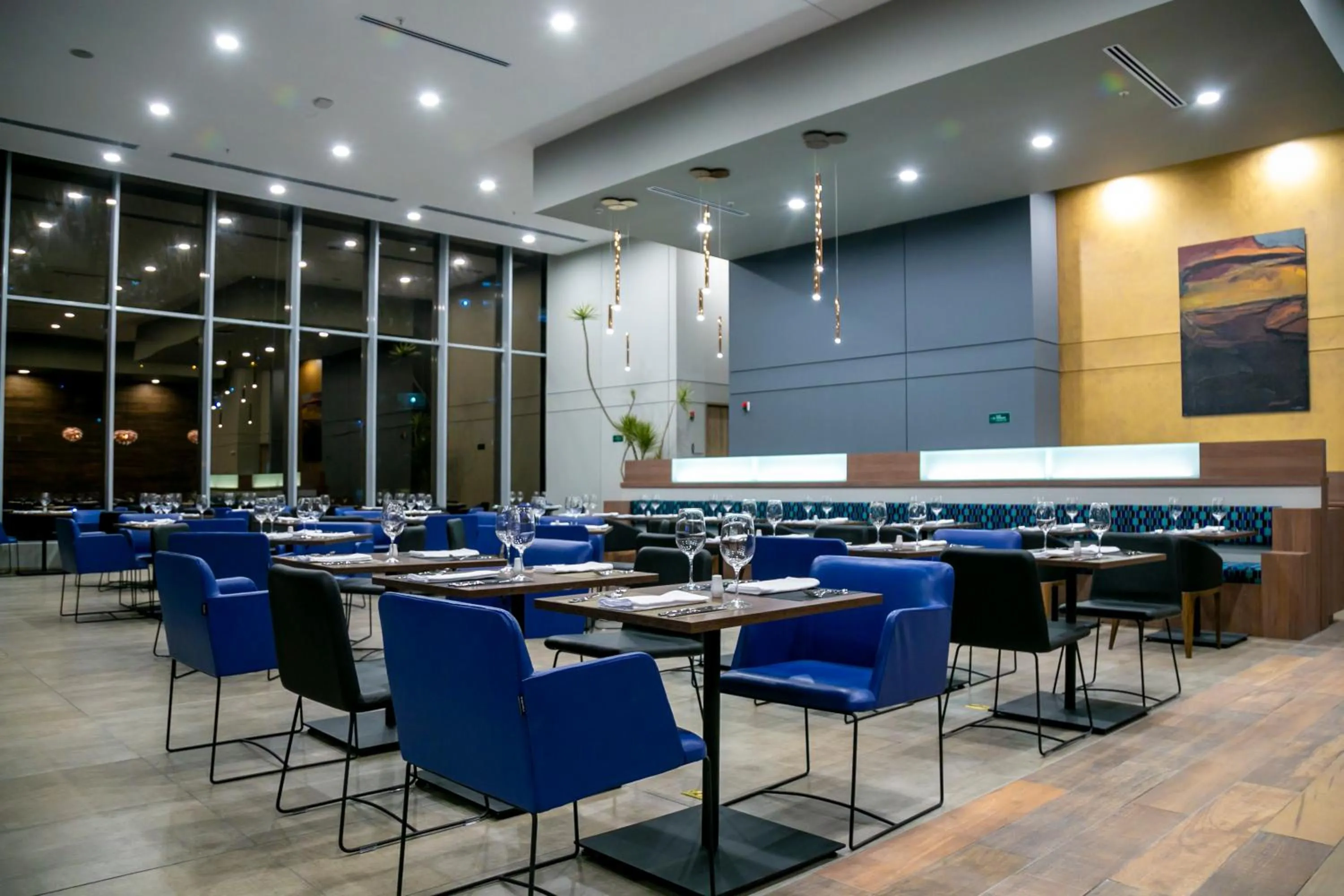 Restaurant/places to eat in Novotel Medellin El Tesoro