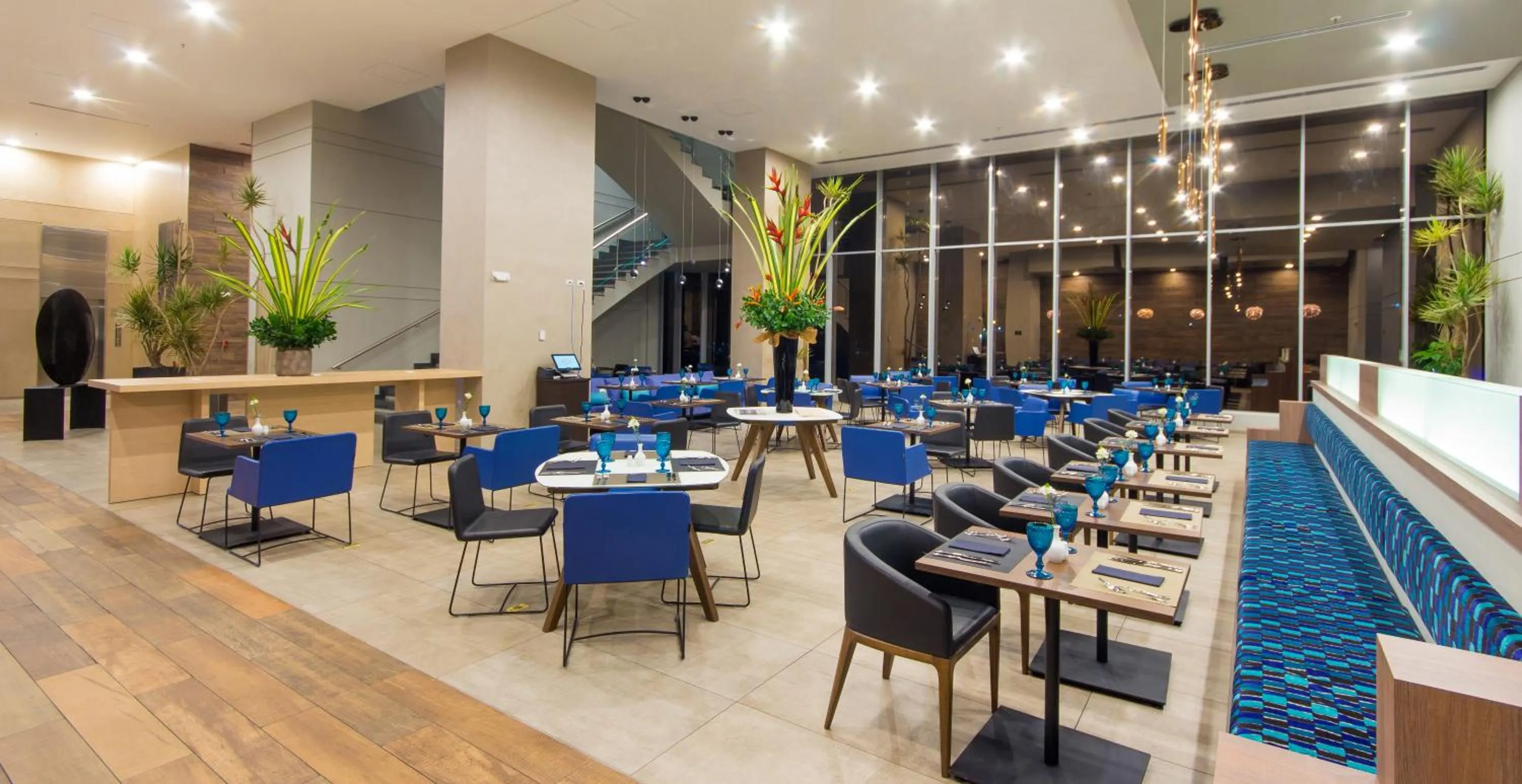 Restaurant/places to eat in Novotel Medellin El Tesoro