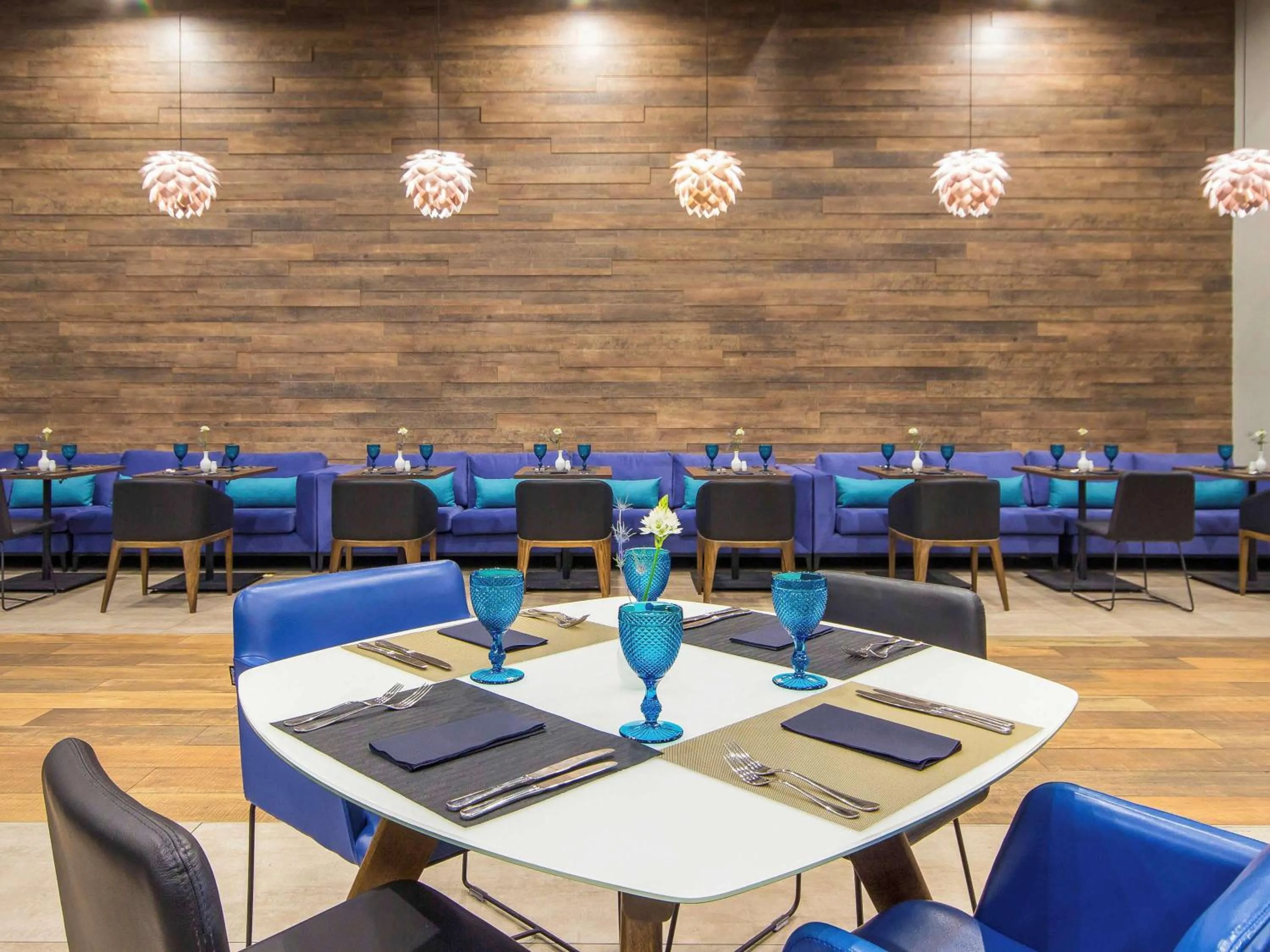 Restaurant/places to eat in Novotel Medellin El Tesoro