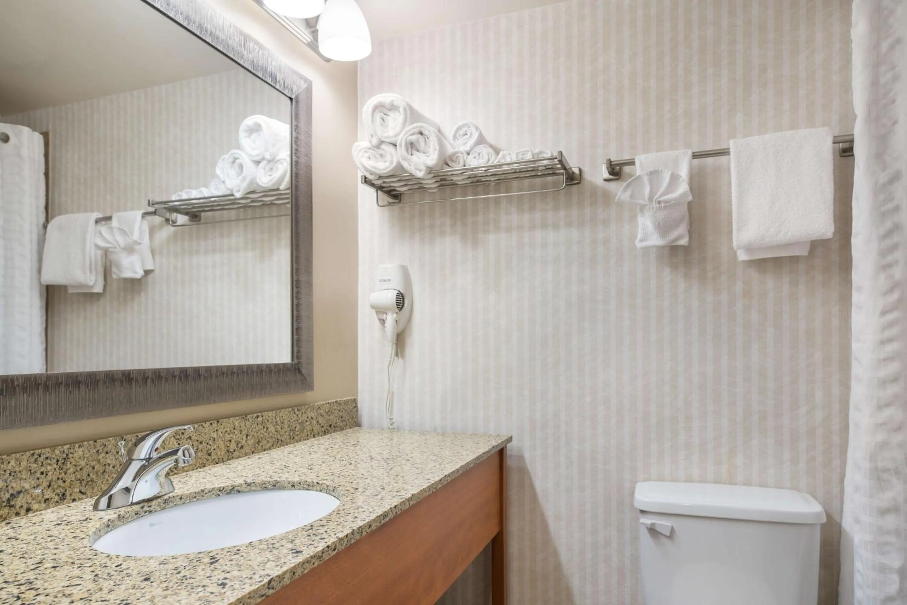 Bathroom in Best Western Glengarry