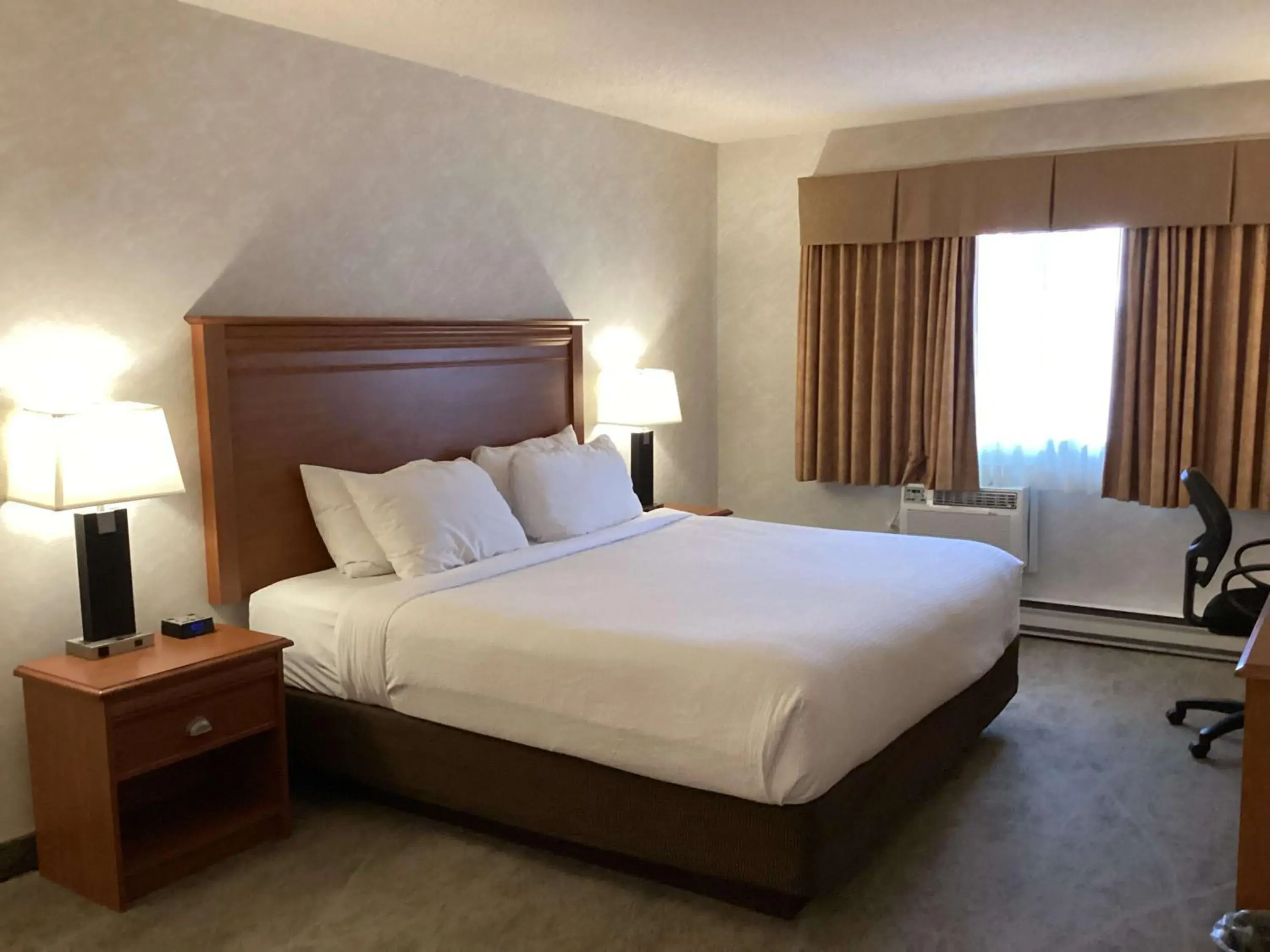 Bedroom, Bed in Best Western Glengarry Bedroom, Bed in Best Western Glengarry