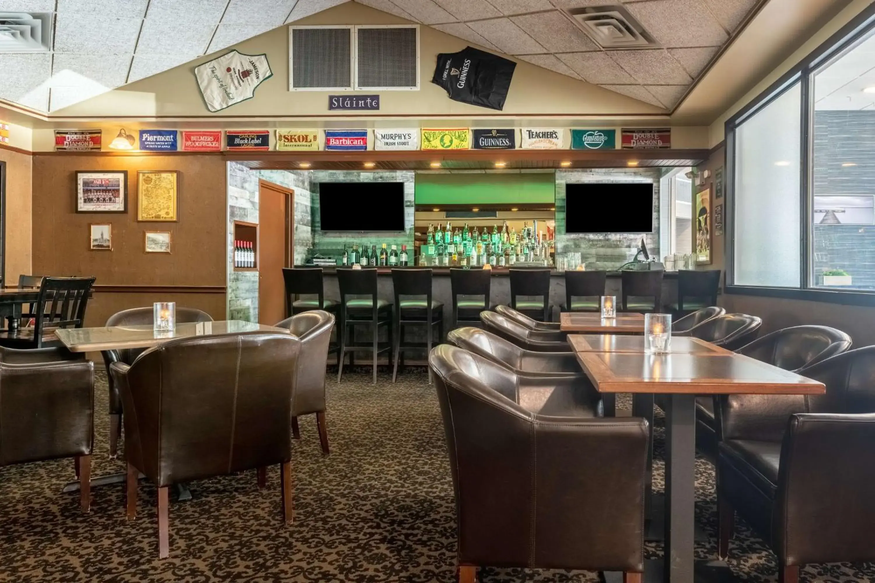 Lounge or bar in Best Western Glengarry Lounge or bar in Best Western Glengarry