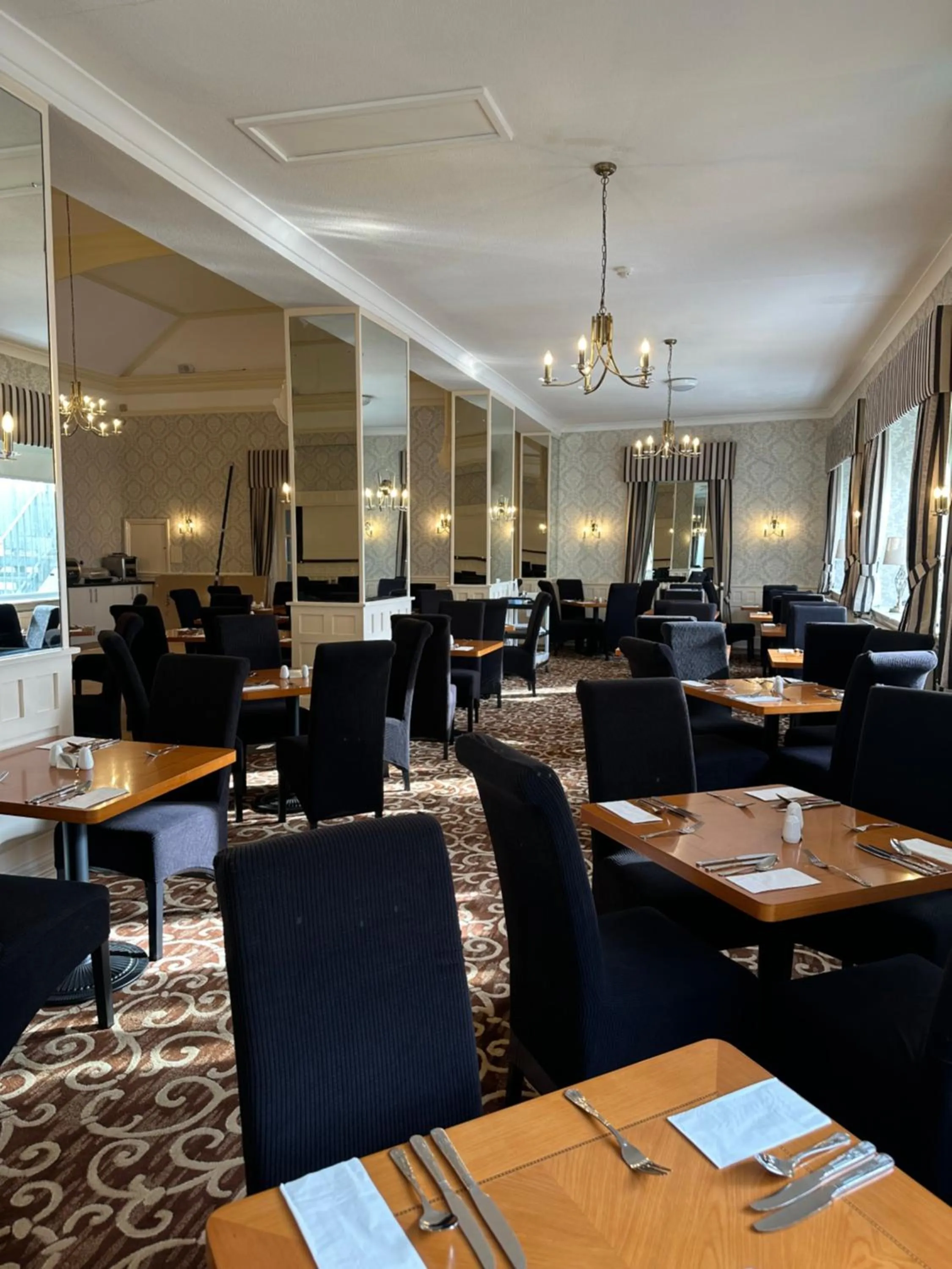 Restaurant/places to eat in Clifton Hotel