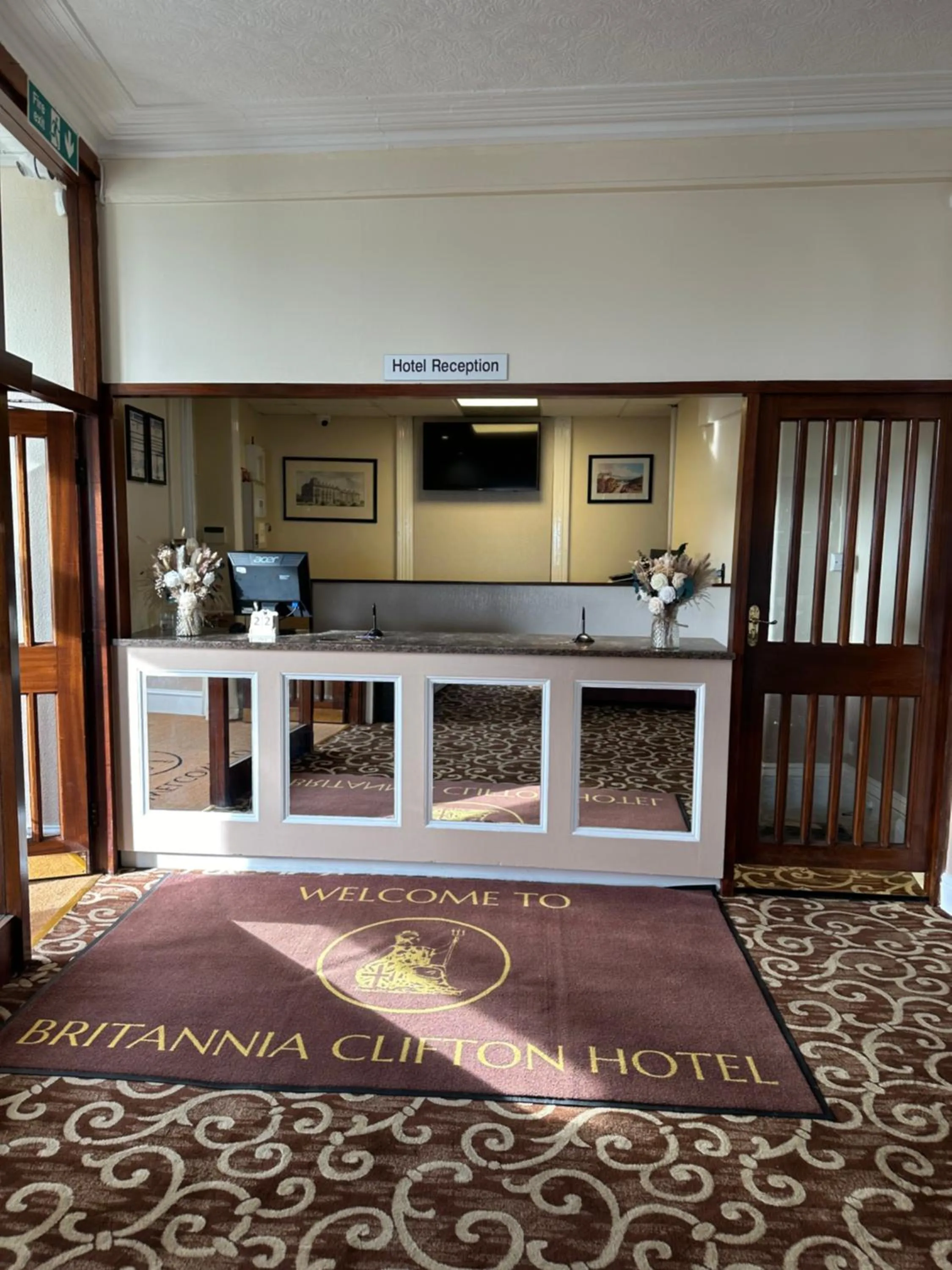 Lobby or reception in Clifton Hotel
