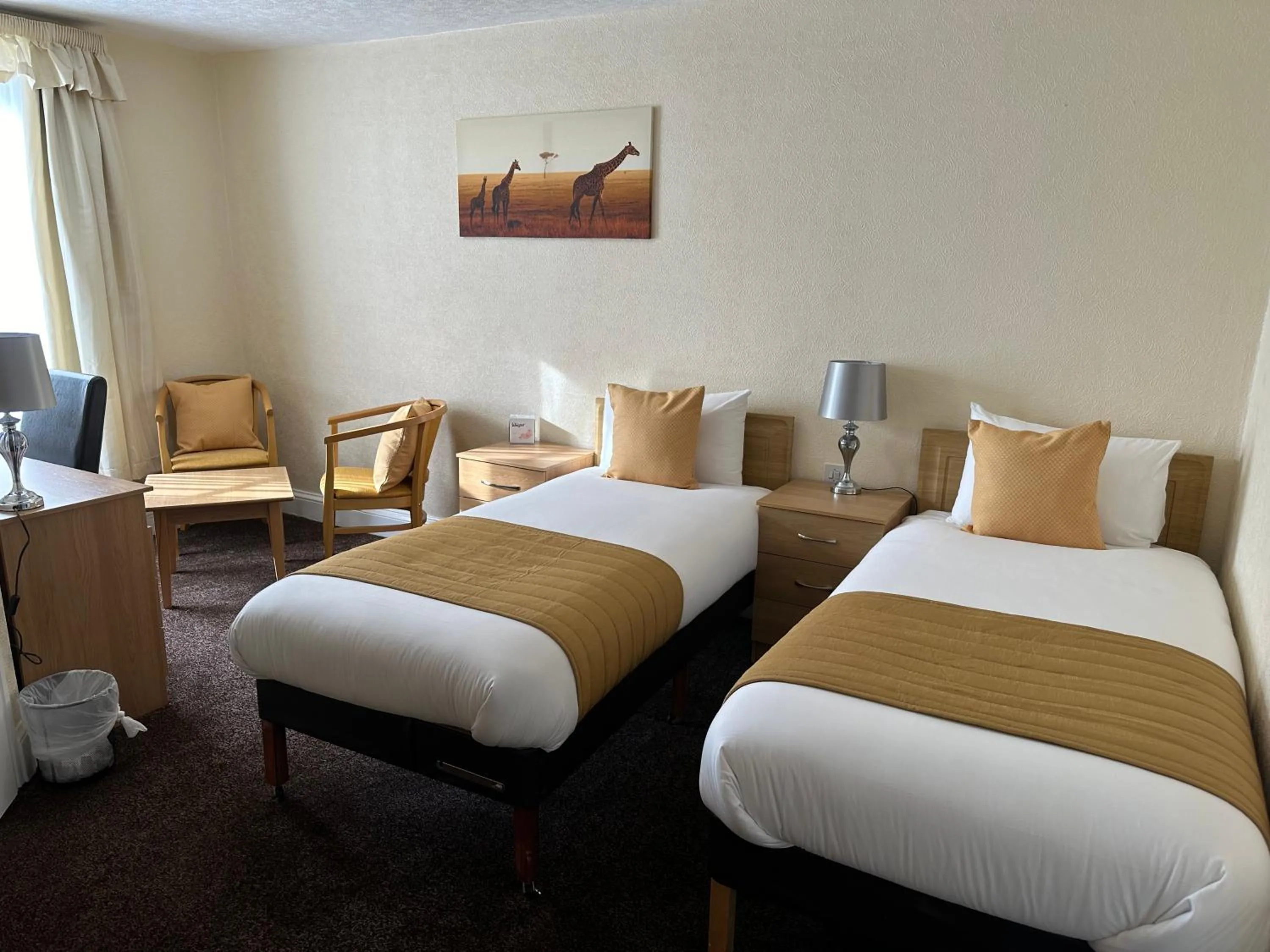 Bedroom, Bed in Clifton Hotel